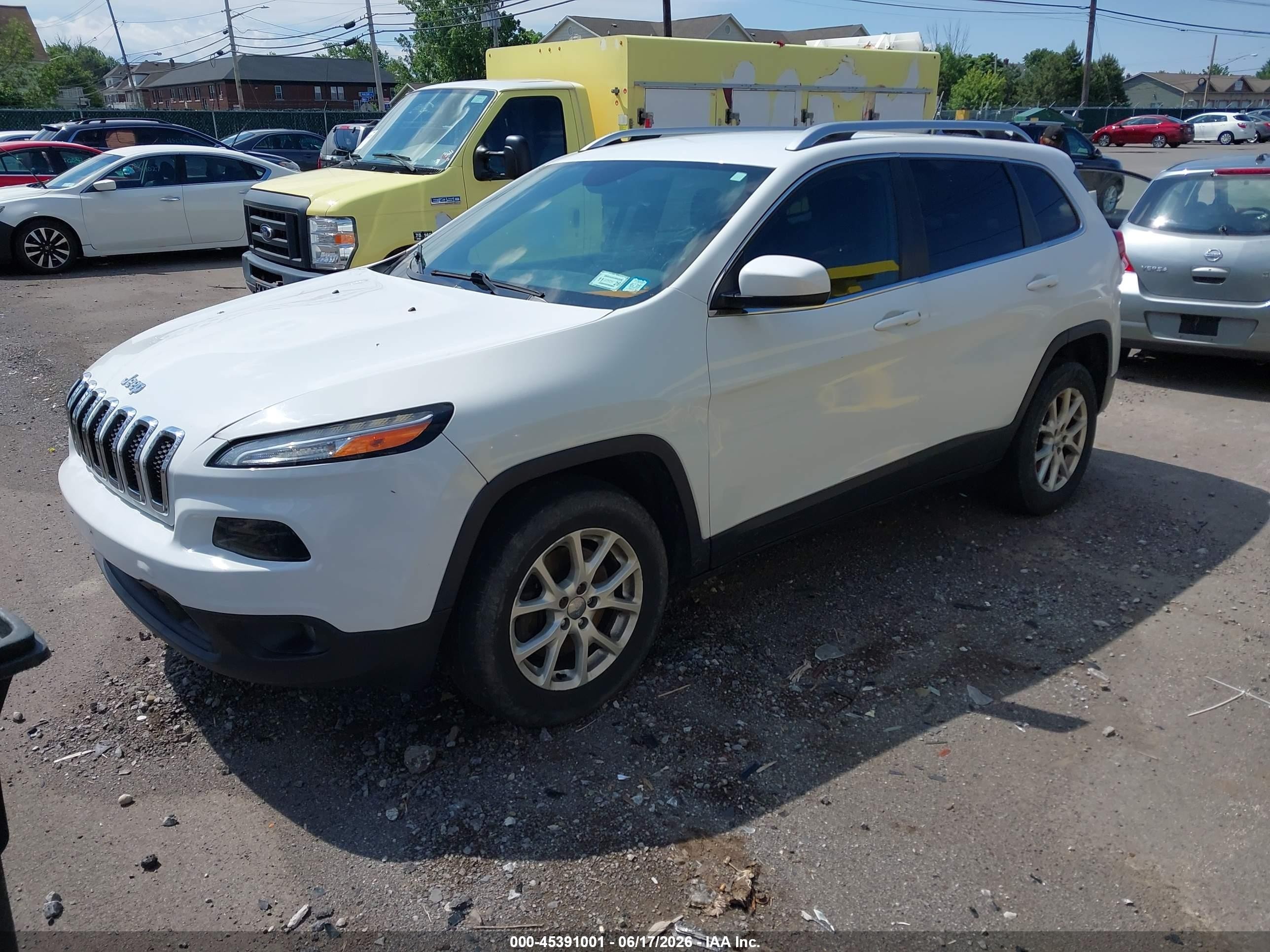 2014 Jeep Cherokee Latitude White vin: 1C4PJMCS4EW285533