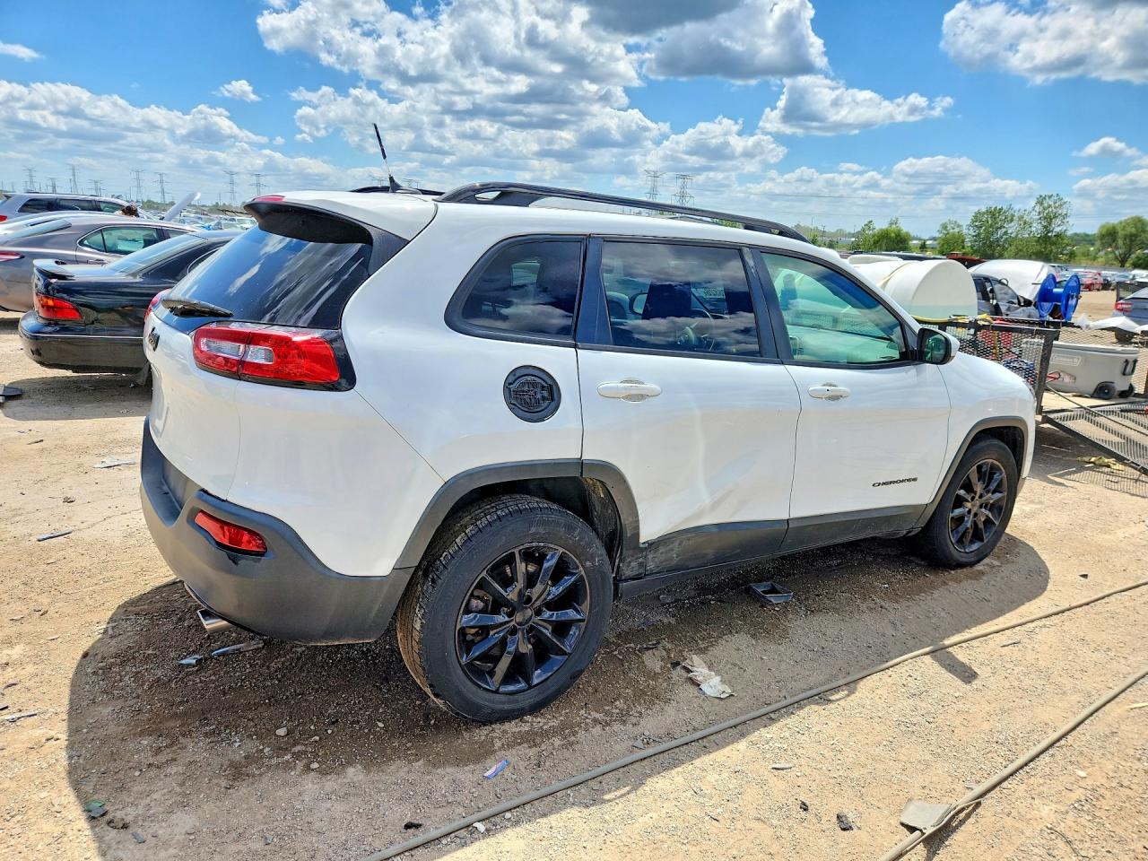2014 Jeep Cherokee Latitude White vin: 1C4PJMCS4EW296113