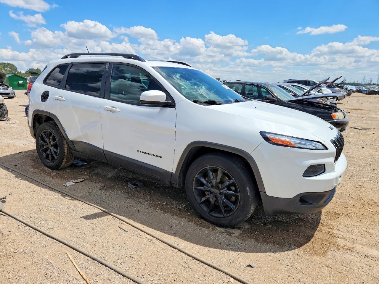 2014 Jeep Cherokee Latitude White vin: 1C4PJMCS4EW296113