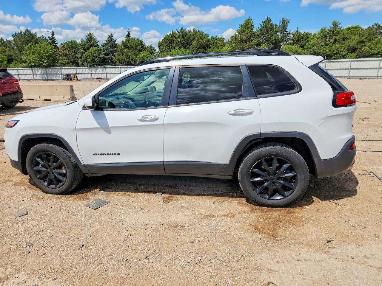2014 Jeep Cherokee Latitude White vin: 1C4PJMCS4EW296113