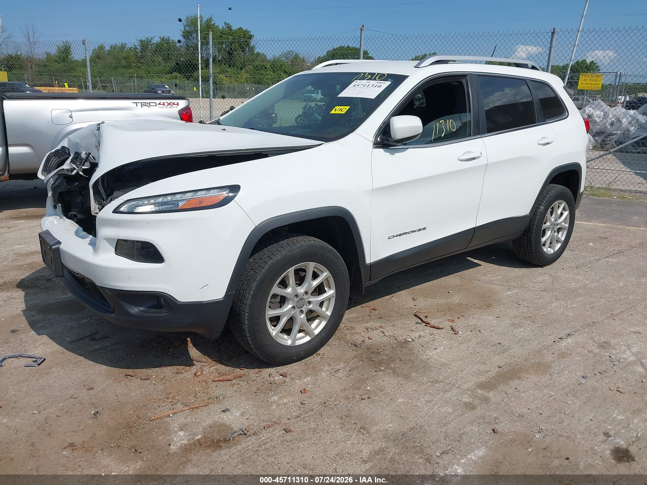 2014 Jeep Cherokee Latitude White vin: 1C4PJMCS4EW318269