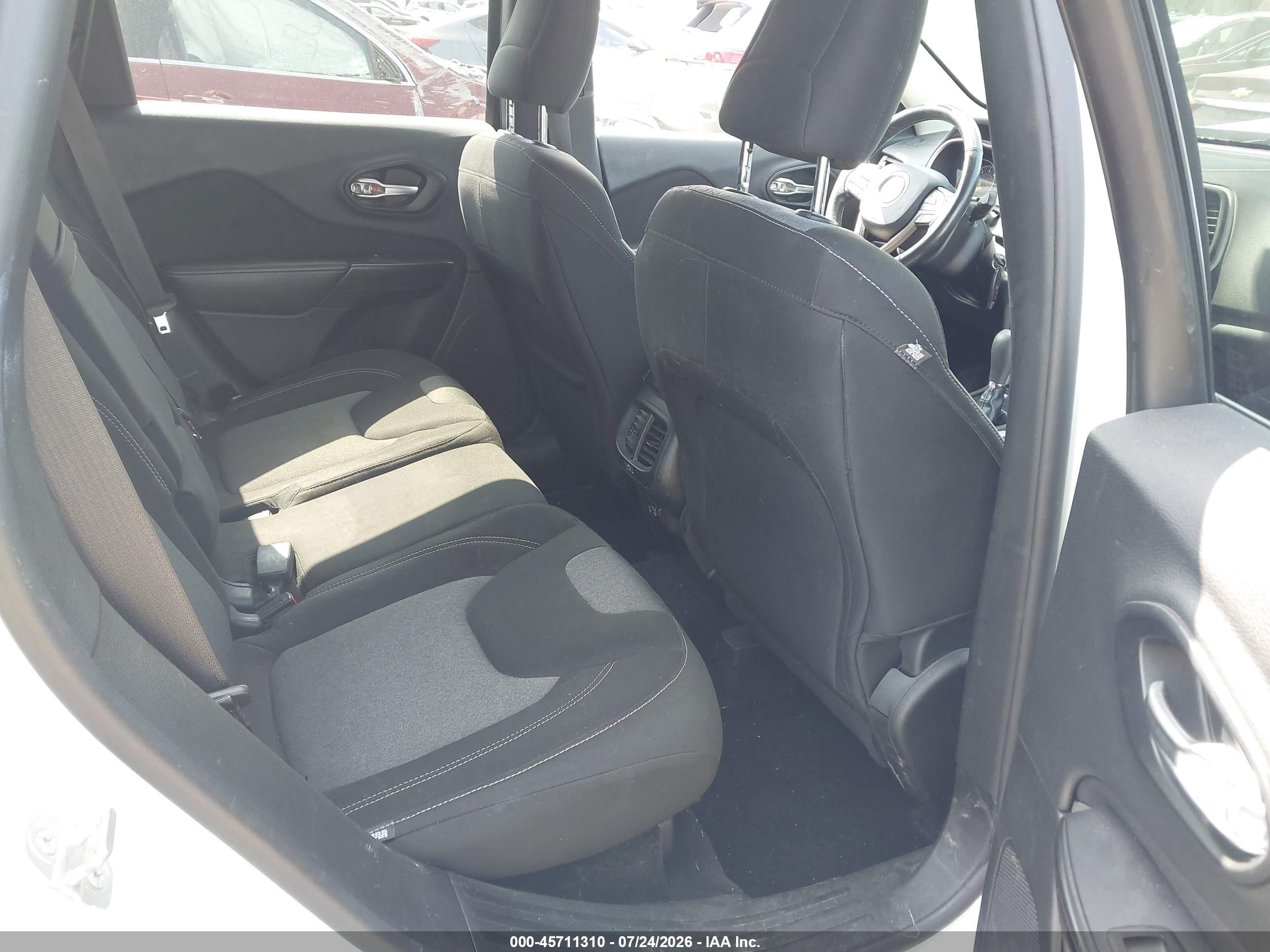 2014 Jeep Cherokee Latitude White vin: 1C4PJMCS4EW318269