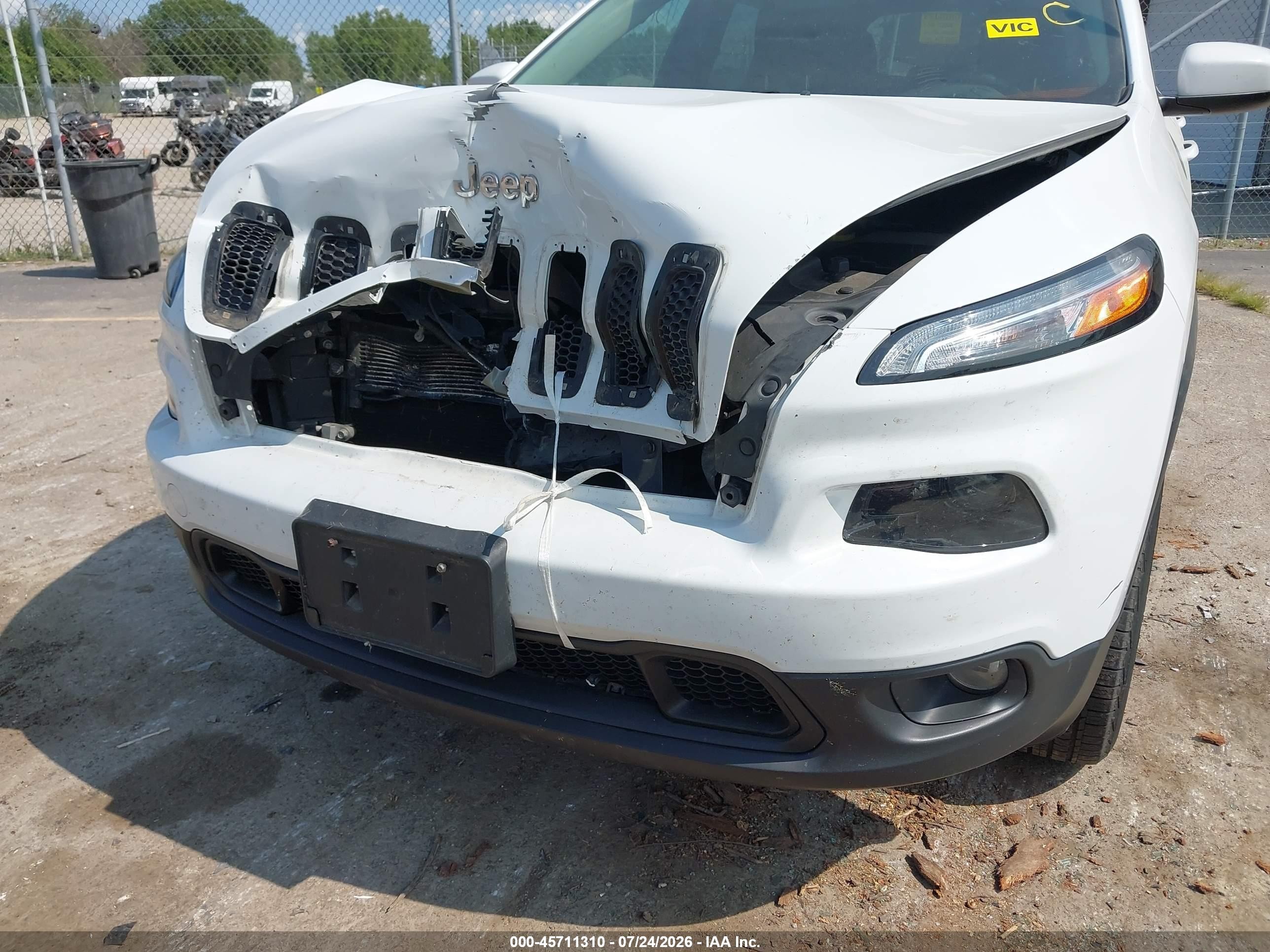 2014 Jeep Cherokee Latitude White vin: 1C4PJMCS4EW318269