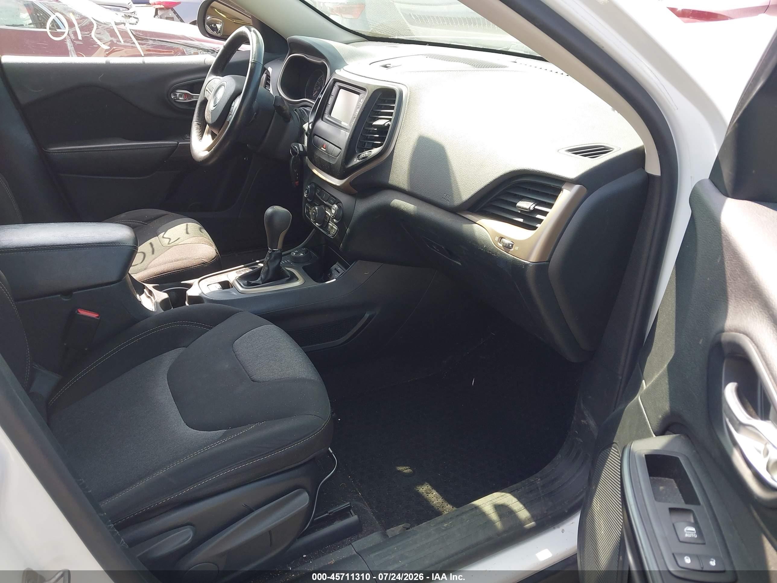 2014 Jeep Cherokee Latitude White vin: 1C4PJMCS4EW318269