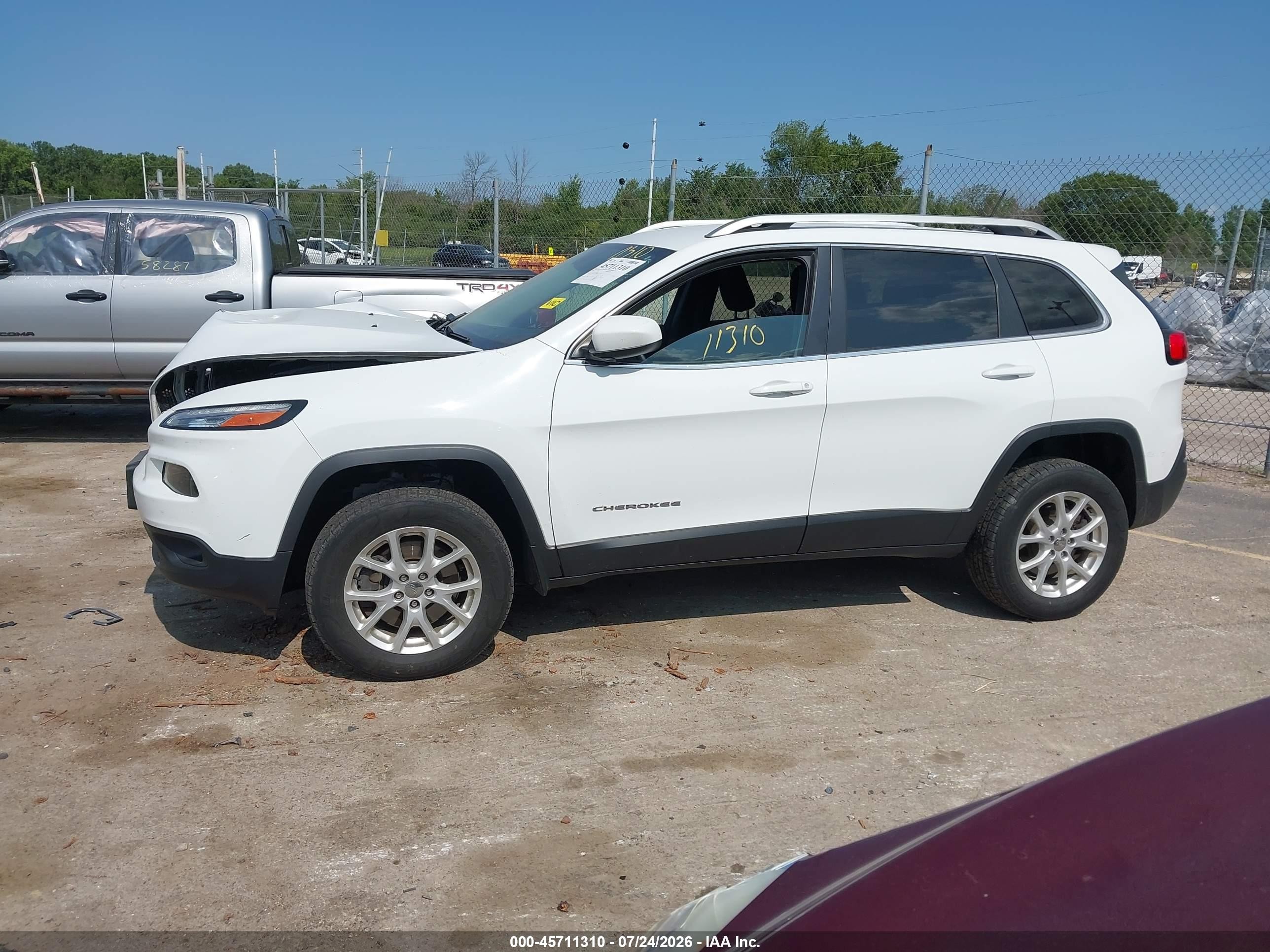 2014 Jeep Cherokee Latitude White vin: 1C4PJMCS4EW318269
