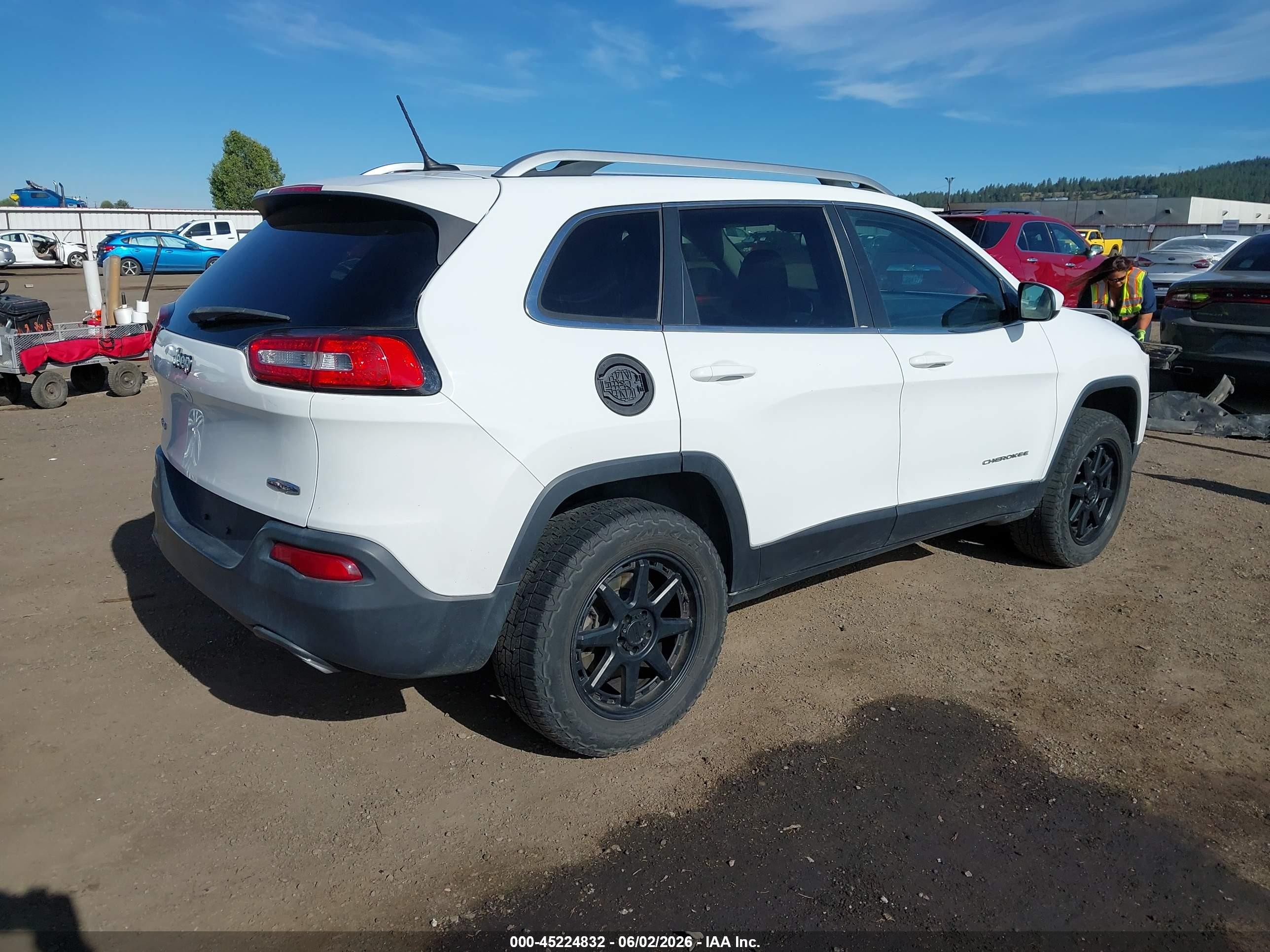 2015 Jeep Cherokee Latitude White vin: 1C4PJMCS4FW562277