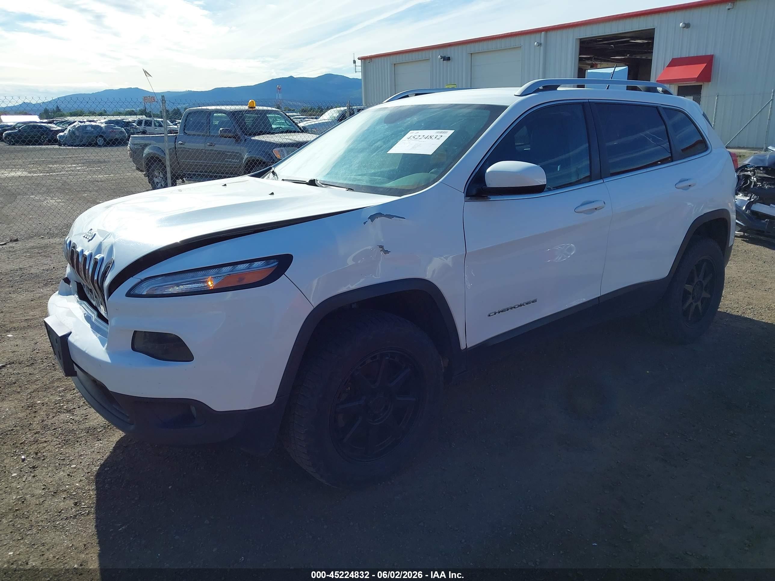 2015 Jeep Cherokee Latitude White vin: 1C4PJMCS4FW562277