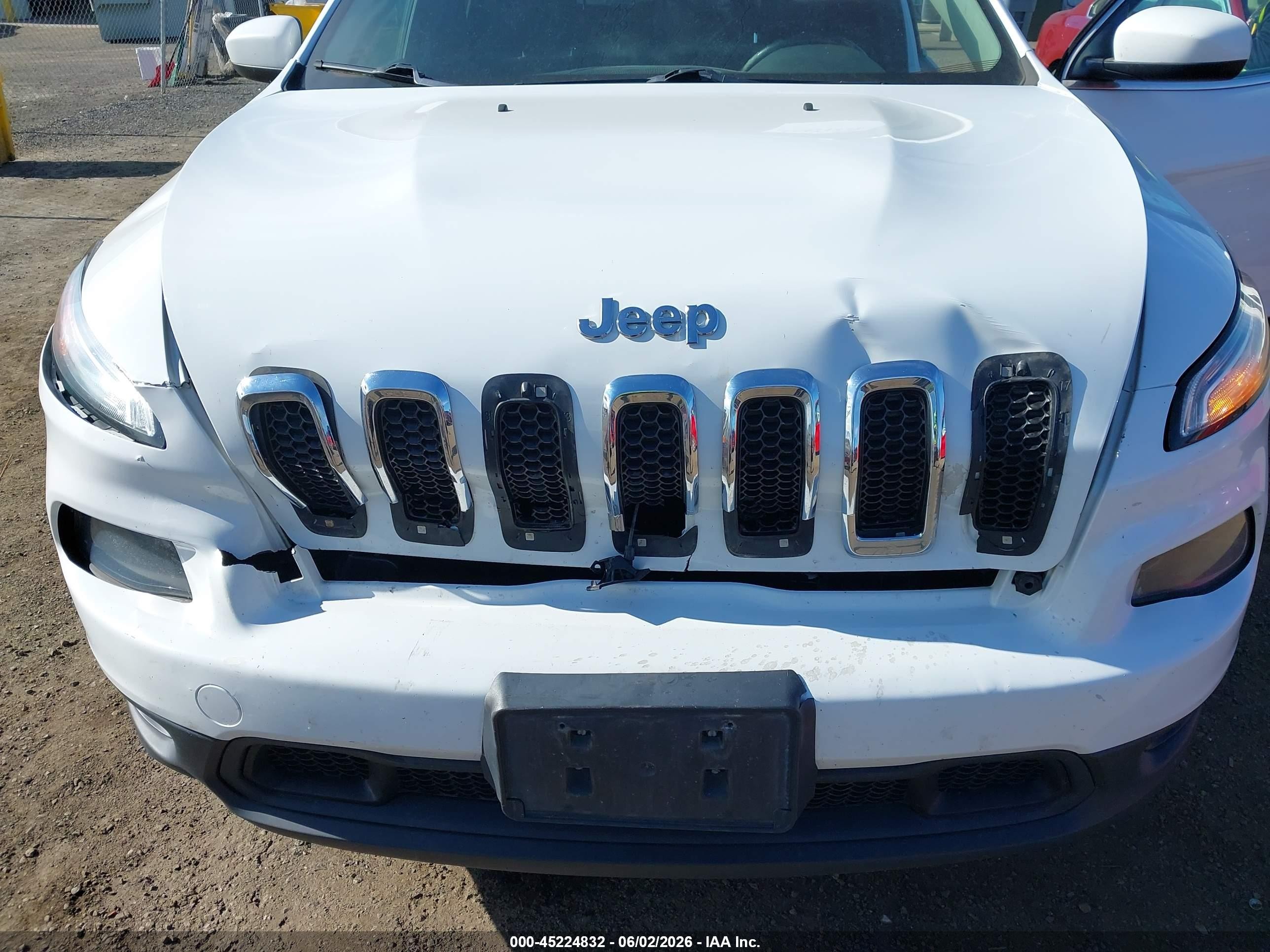 2015 Jeep Cherokee Latitude White vin: 1C4PJMCS4FW562277