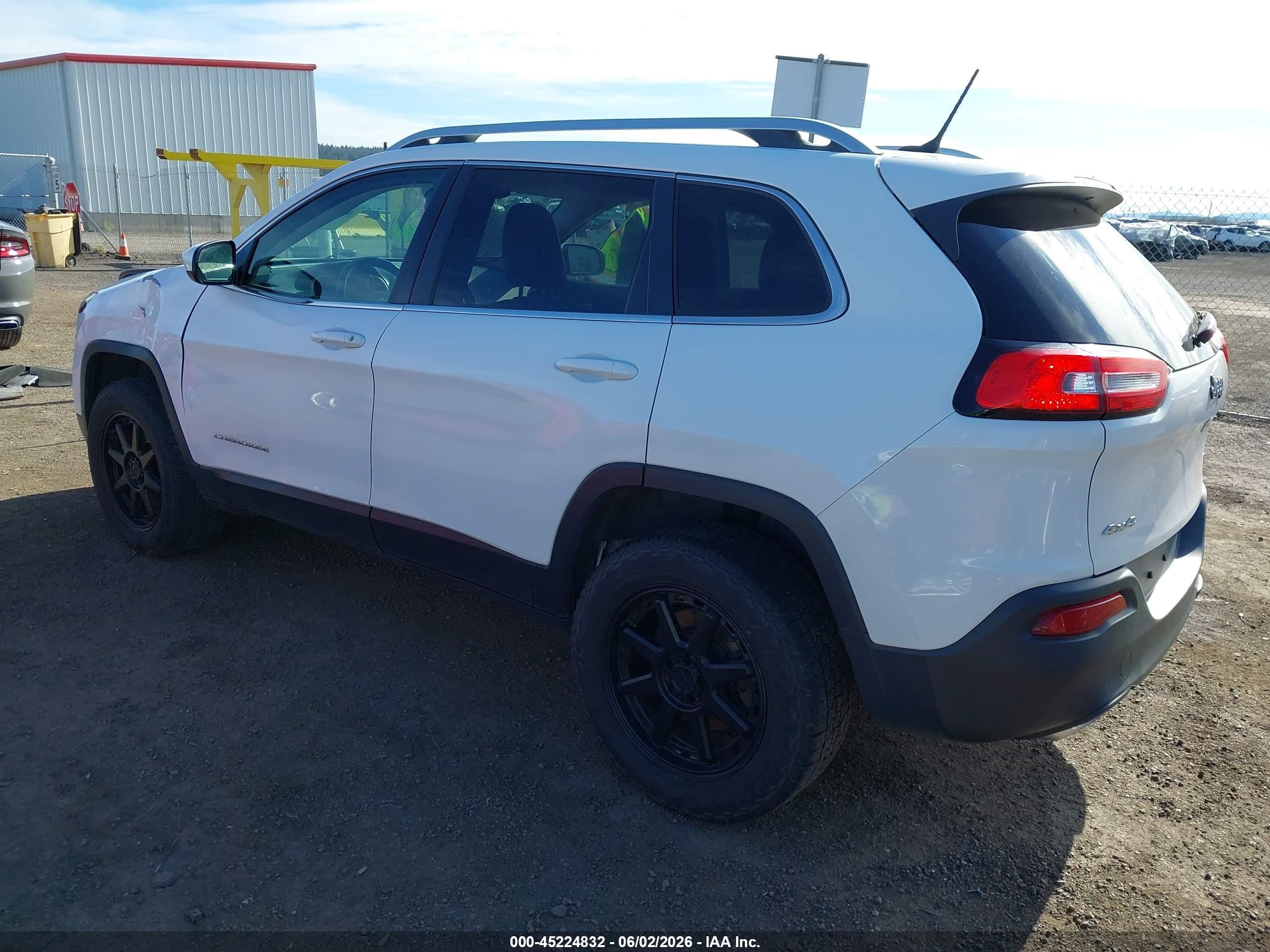 2015 Jeep Cherokee Latitude White vin: 1C4PJMCS4FW562277