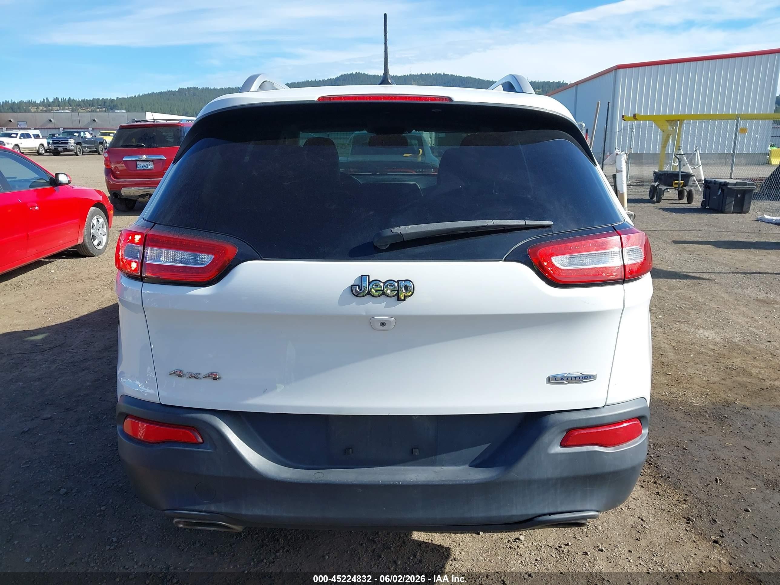2015 Jeep Cherokee Latitude White vin: 1C4PJMCS4FW562277
