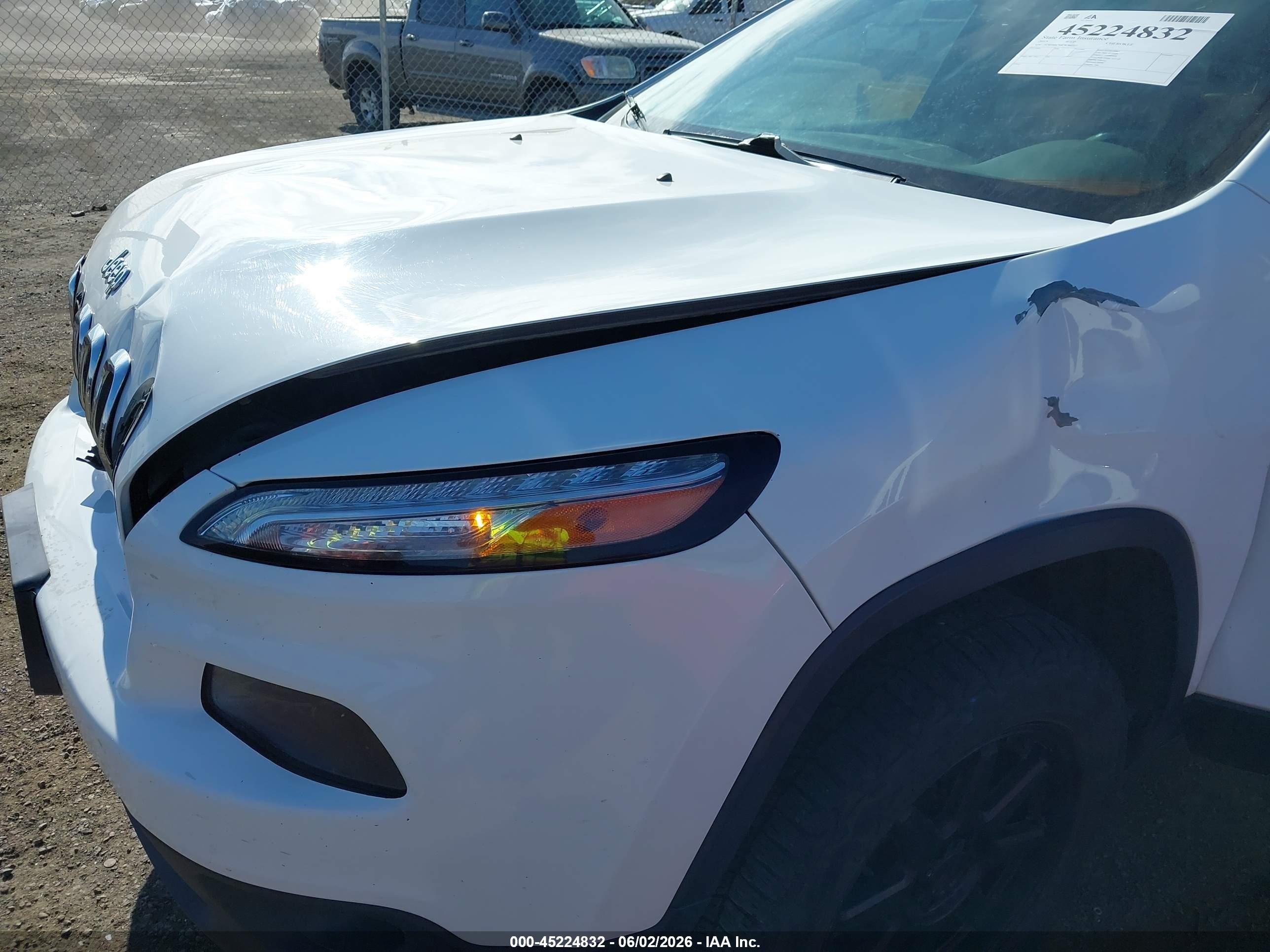 2015 Jeep Cherokee Latitude White vin: 1C4PJMCS4FW562277