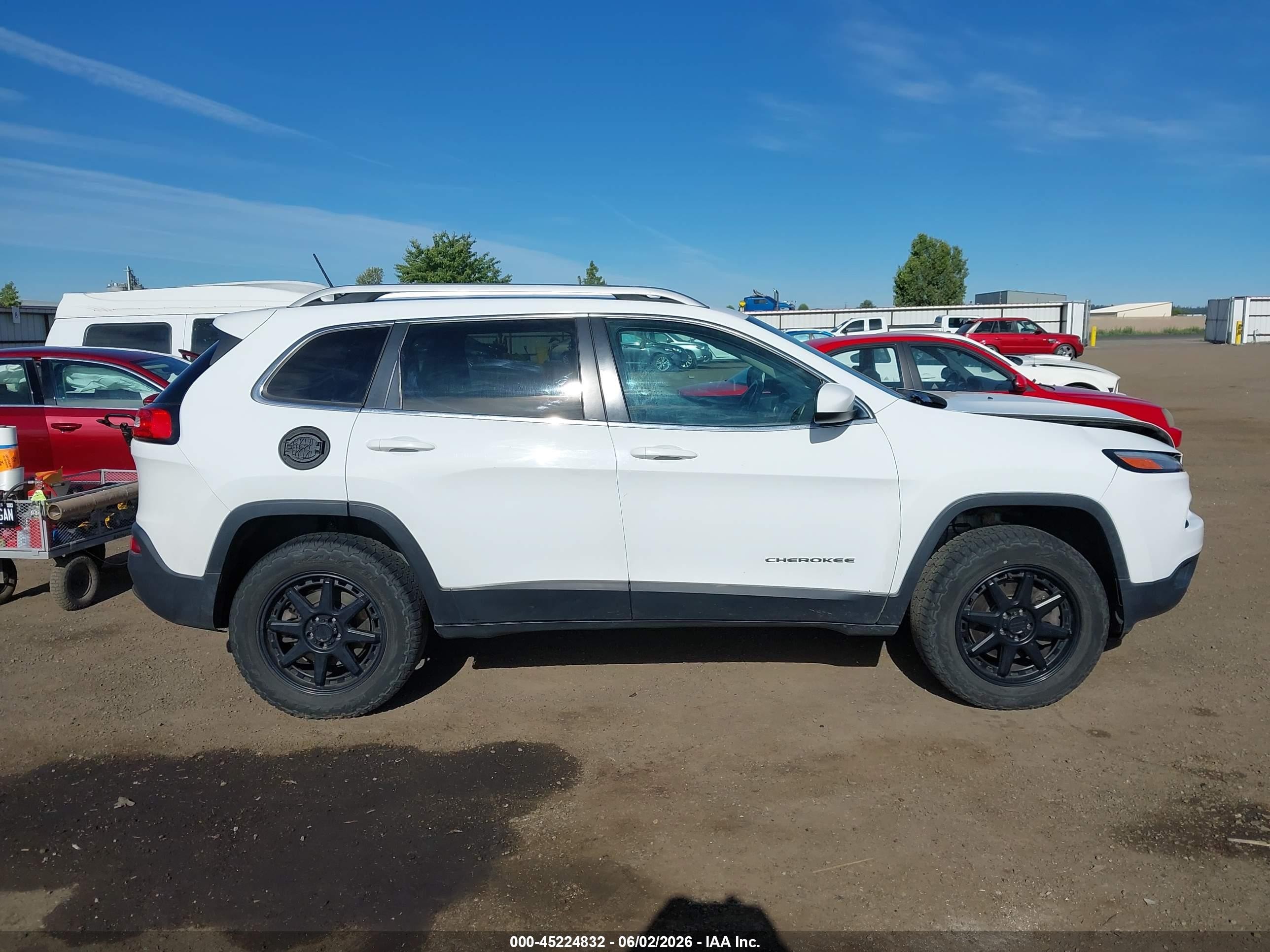 2015 Jeep Cherokee Latitude White vin: 1C4PJMCS4FW562277