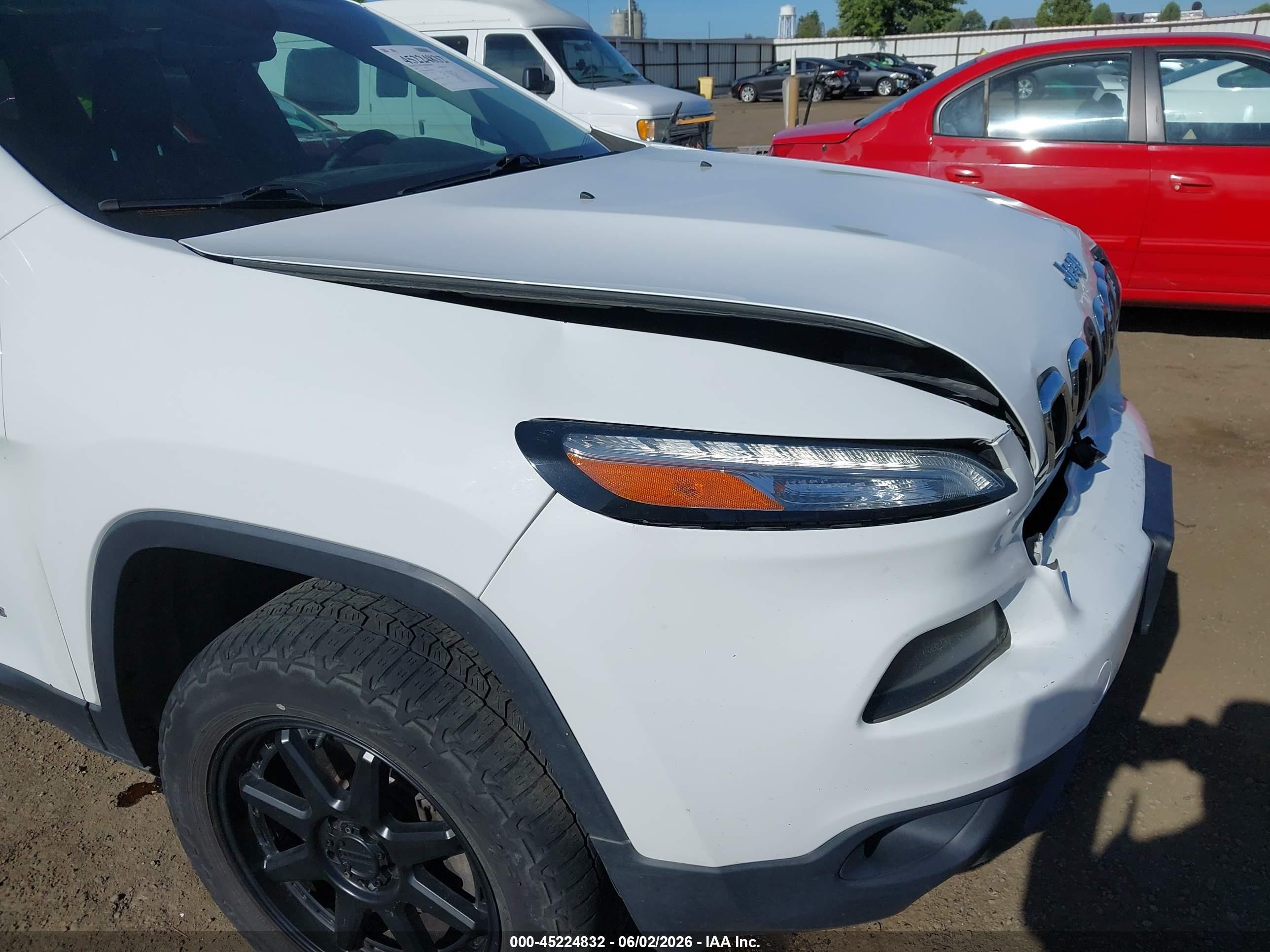 2015 Jeep Cherokee Latitude White vin: 1C4PJMCS4FW562277