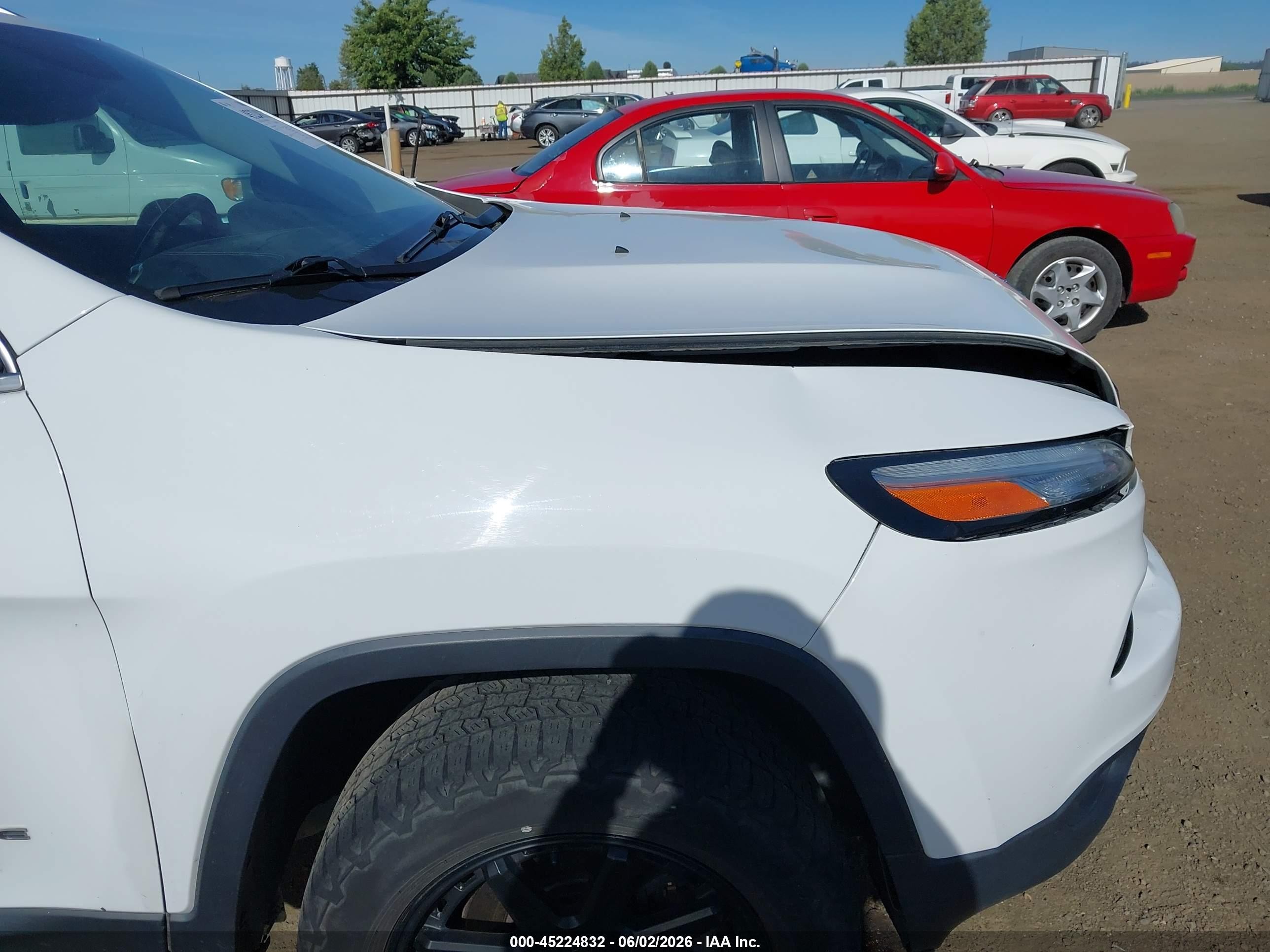 2015 Jeep Cherokee Latitude White vin: 1C4PJMCS4FW562277