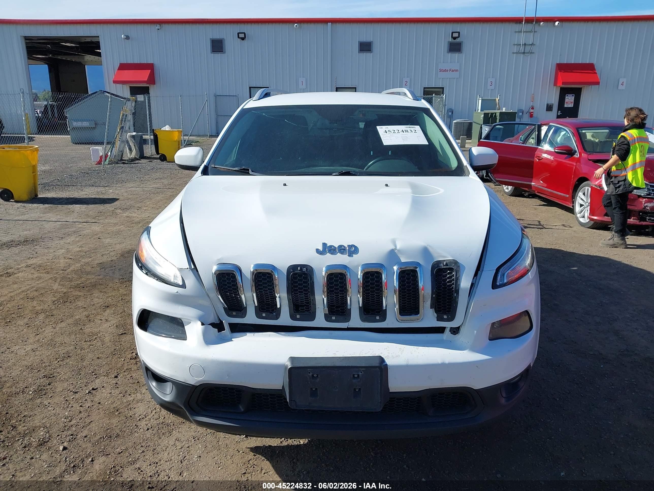 2015 Jeep Cherokee Latitude White vin: 1C4PJMCS4FW562277