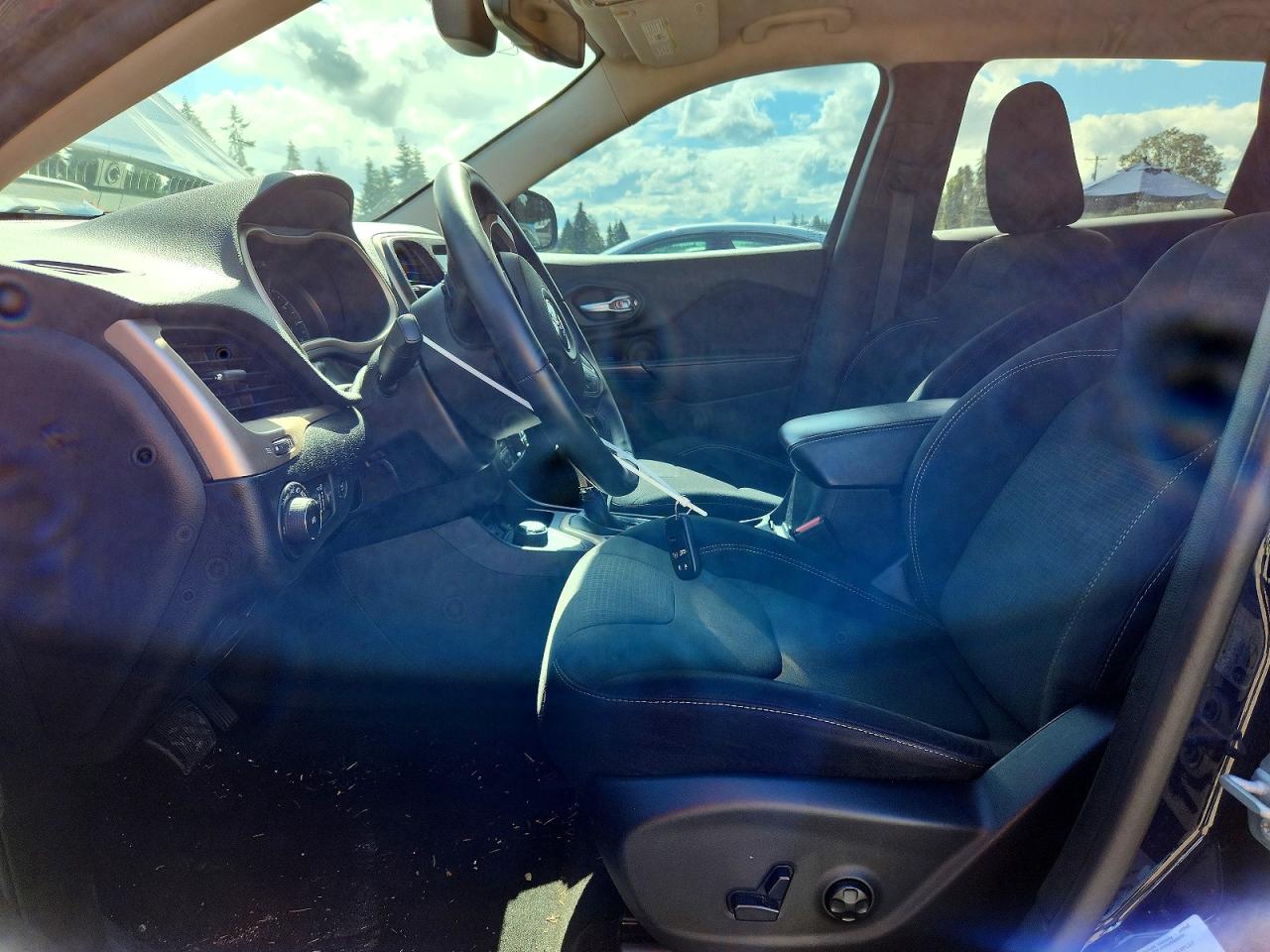 2015 Jeep Cherokee Latitude Blue vin: 1C4PJMCS4FW604494