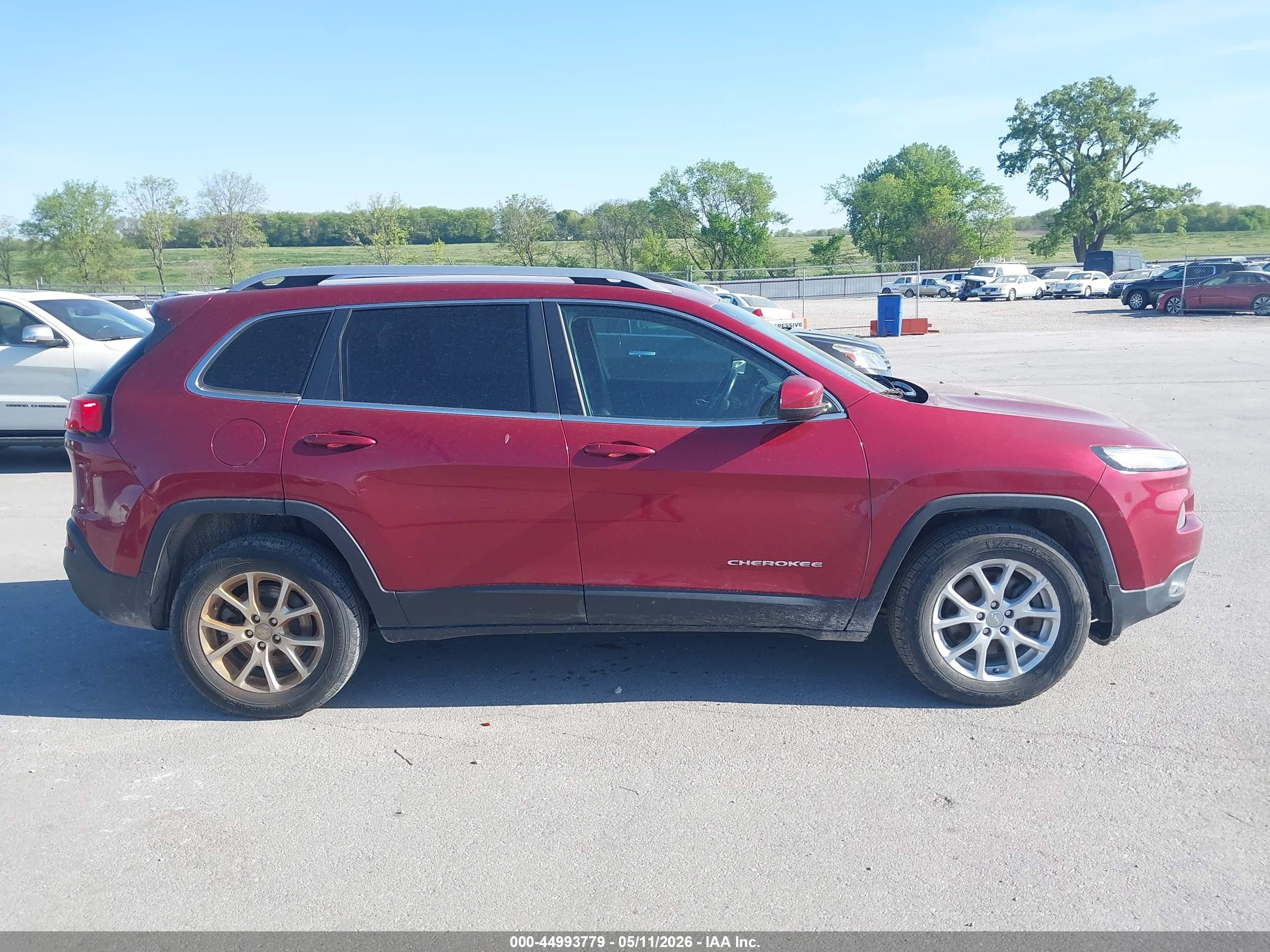2015 Jeep Cherokee Latitude Red vin: 1C4PJMCS4FW649614