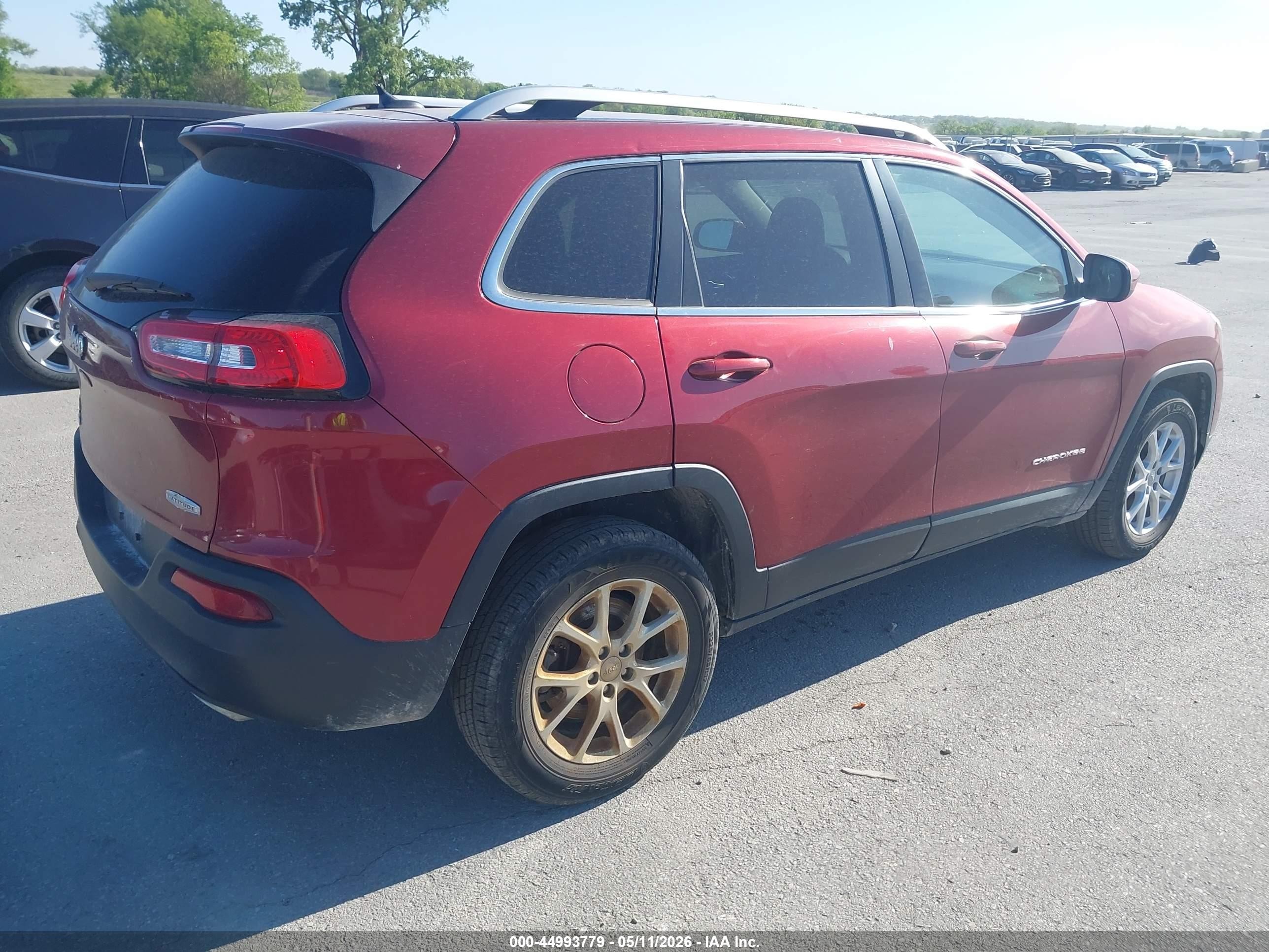 2015 Jeep Cherokee Latitude Red vin: 1C4PJMCS4FW649614