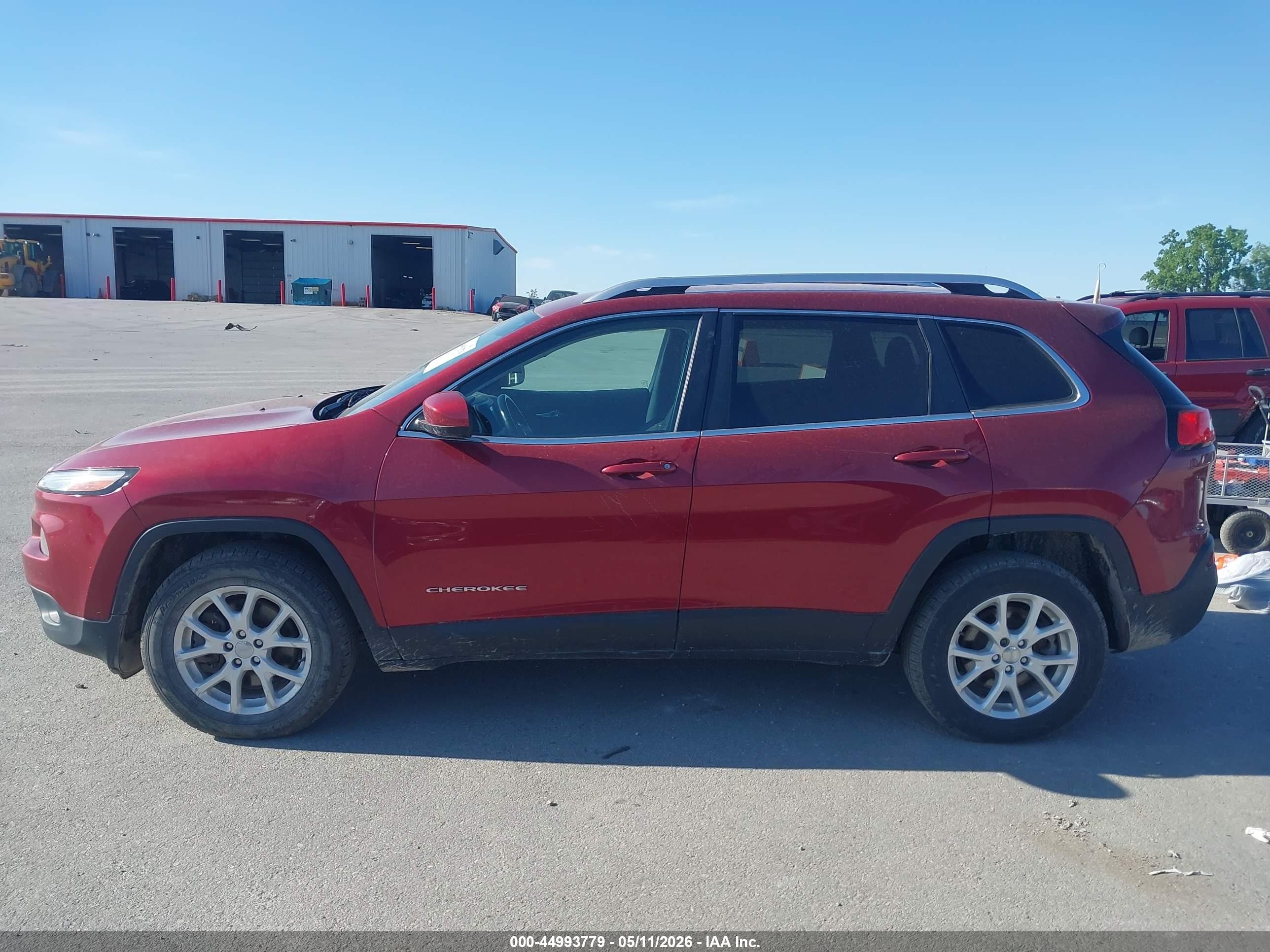 2015 Jeep Cherokee Latitude Red vin: 1C4PJMCS4FW649614