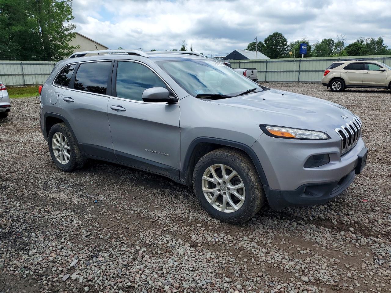 2015 Jeep Cherokee Latitude Silver vin: 1C4PJMCS4FW660161