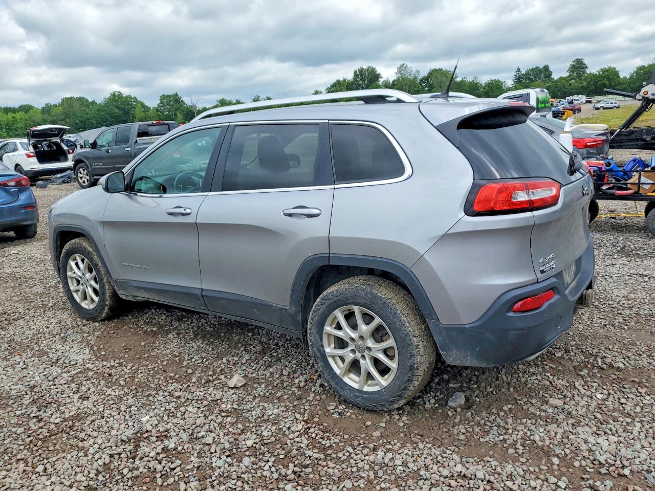 2015 Jeep Cherokee Latitude Silver vin: 1C4PJMCS4FW660161