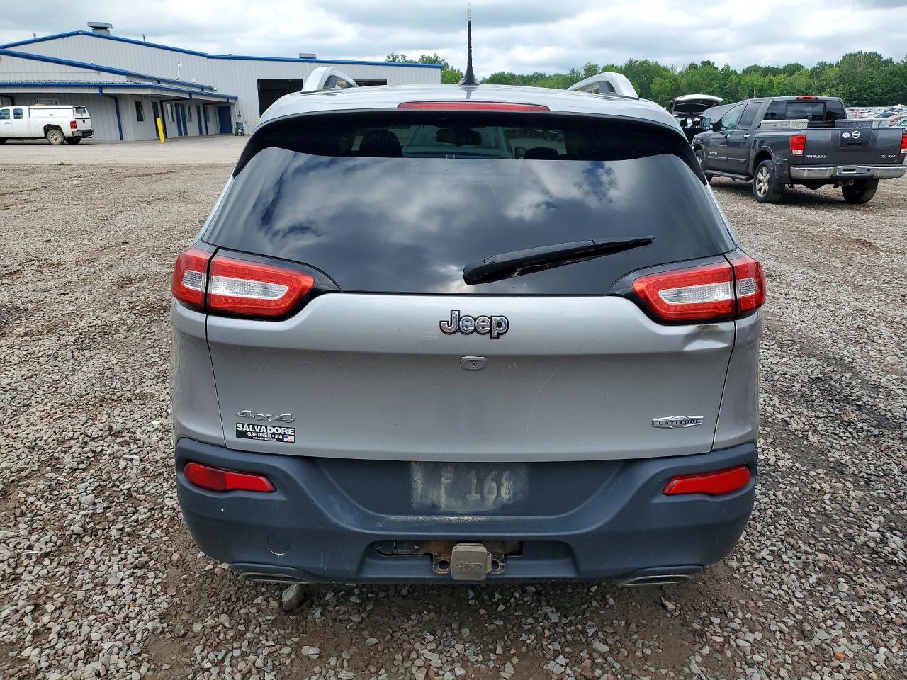 2015 Jeep Cherokee Latitude Silver vin: 1C4PJMCS4FW660161