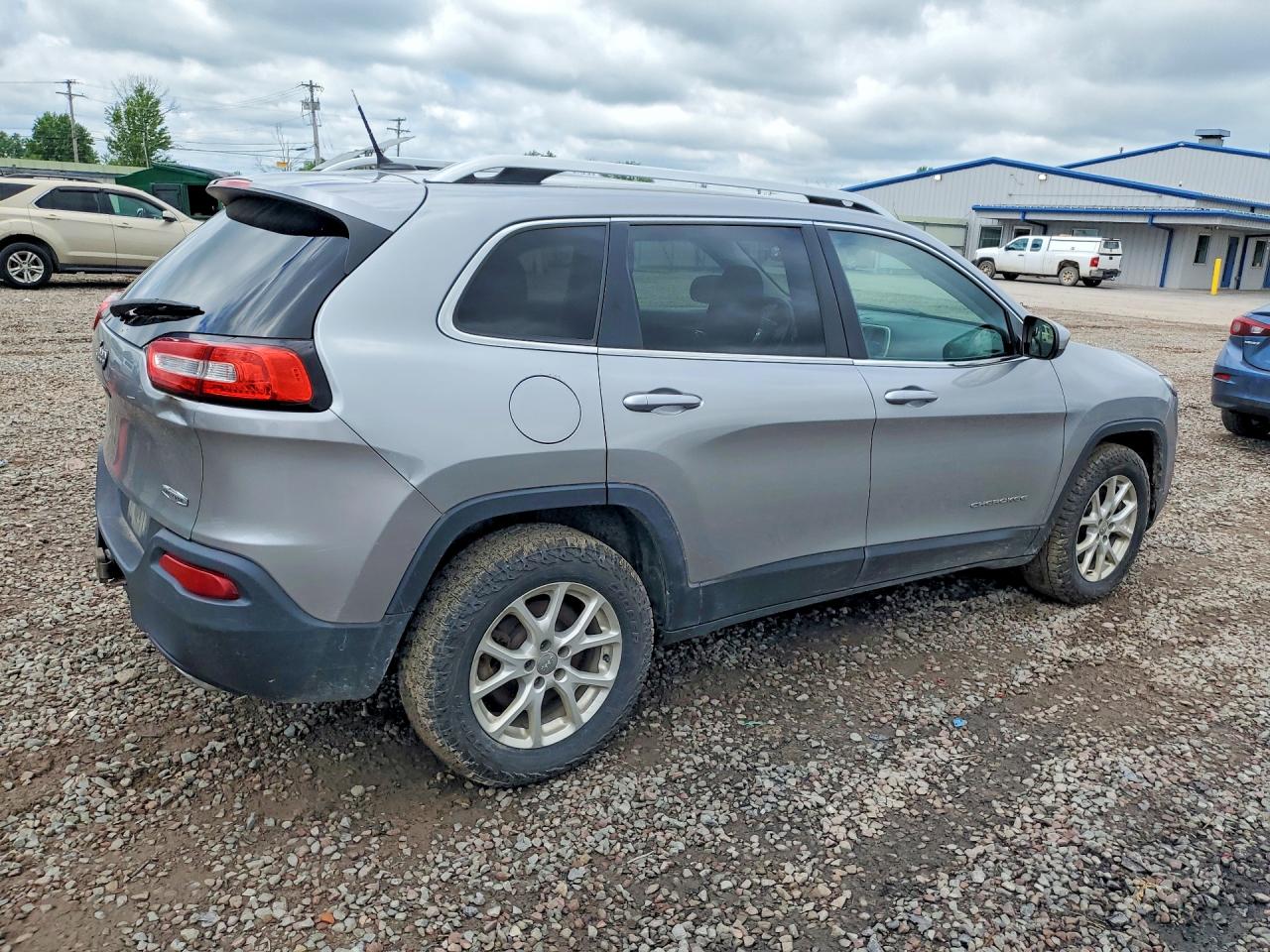 2015 Jeep Cherokee Latitude Silver vin: 1C4PJMCS4FW660161