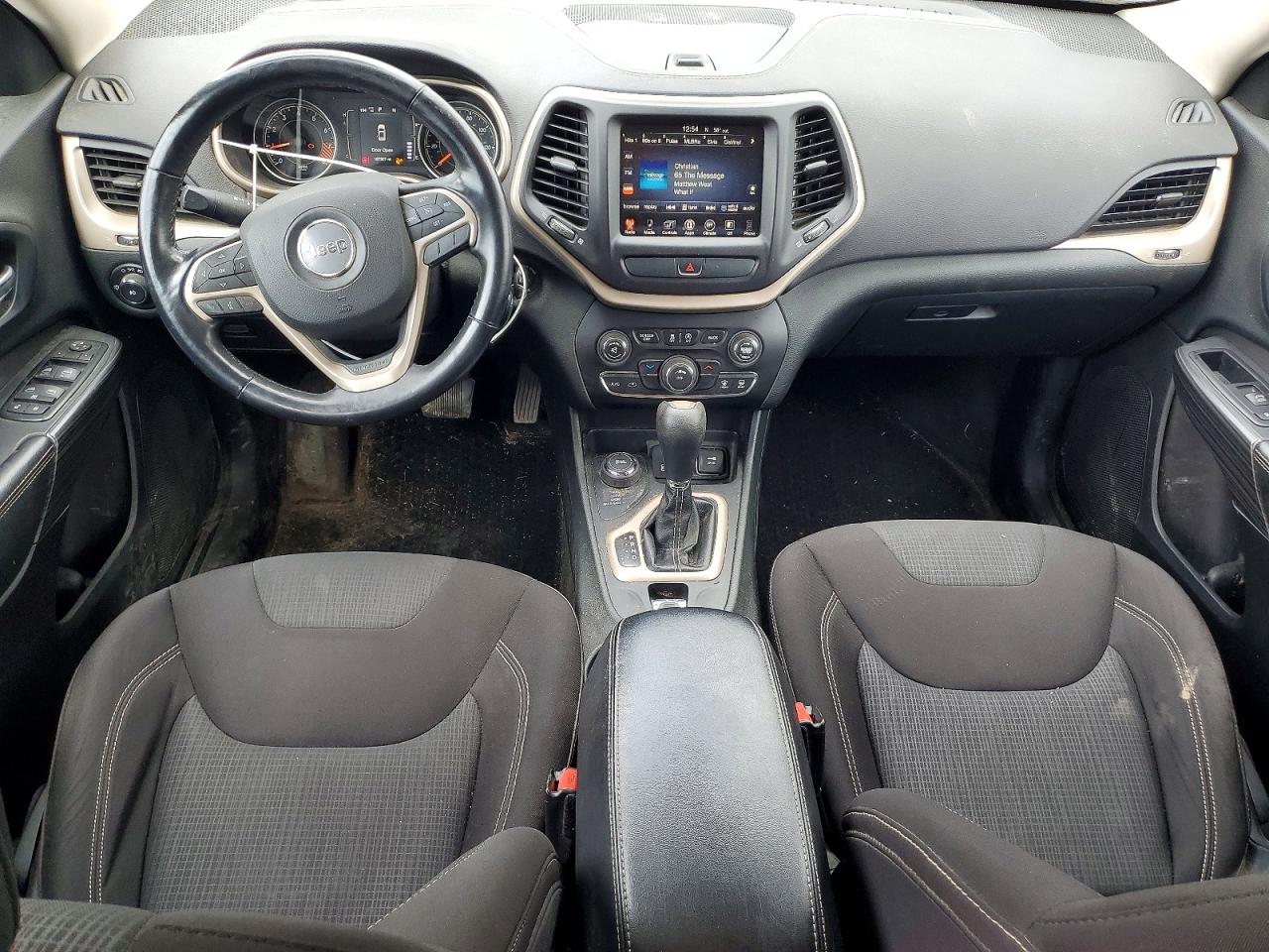 2015 Jeep Cherokee Latitude Silver vin: 1C4PJMCS4FW660161
