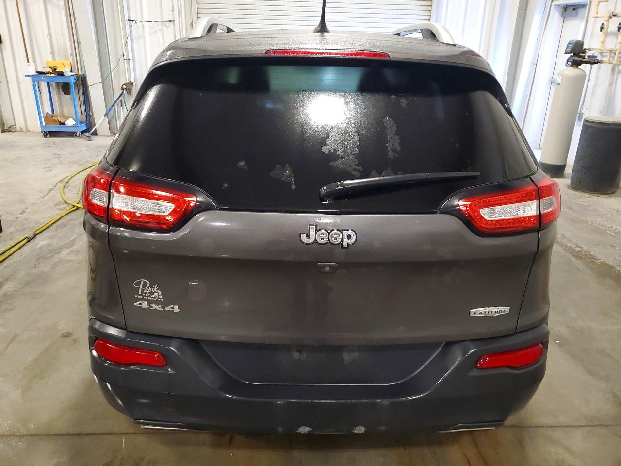 2015 Jeep Cherokee Latitude Gray vin: 1C4PJMCS4FW687117
