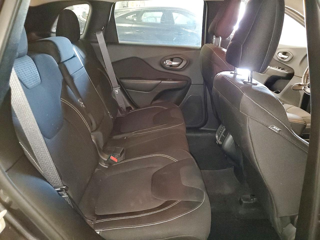 2015 Jeep Cherokee Latitude Gray vin: 1C4PJMCS4FW687117