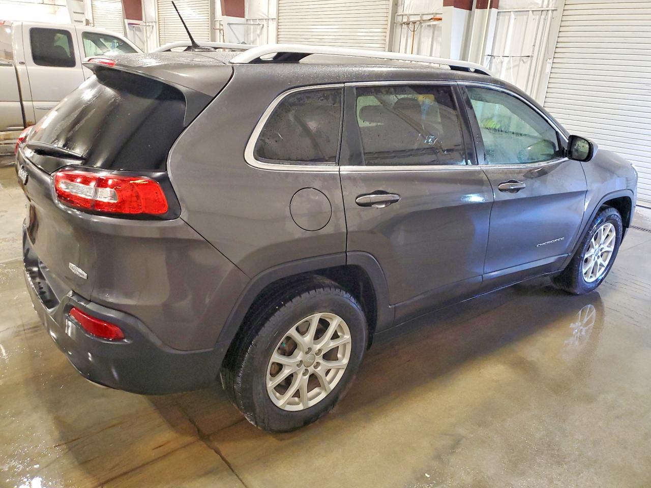 2015 Jeep Cherokee Latitude Gray vin: 1C4PJMCS4FW687117