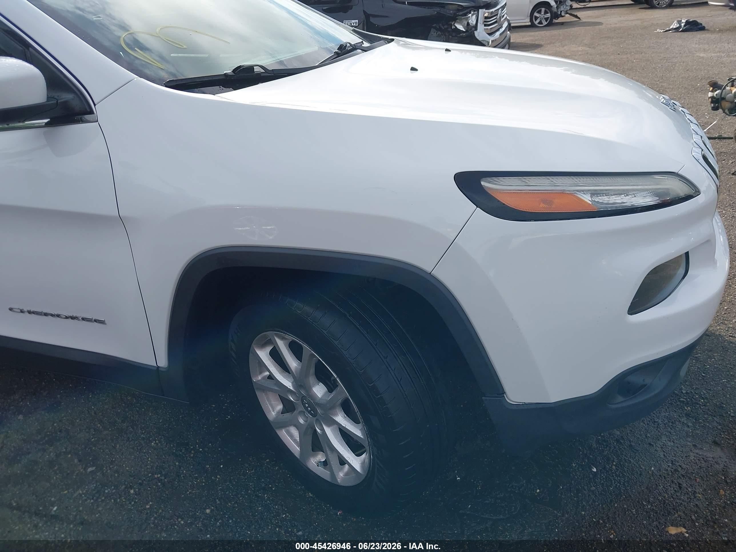 2015 Jeep Cherokee Latitude White vin: 1C4PJMCS4FW709407