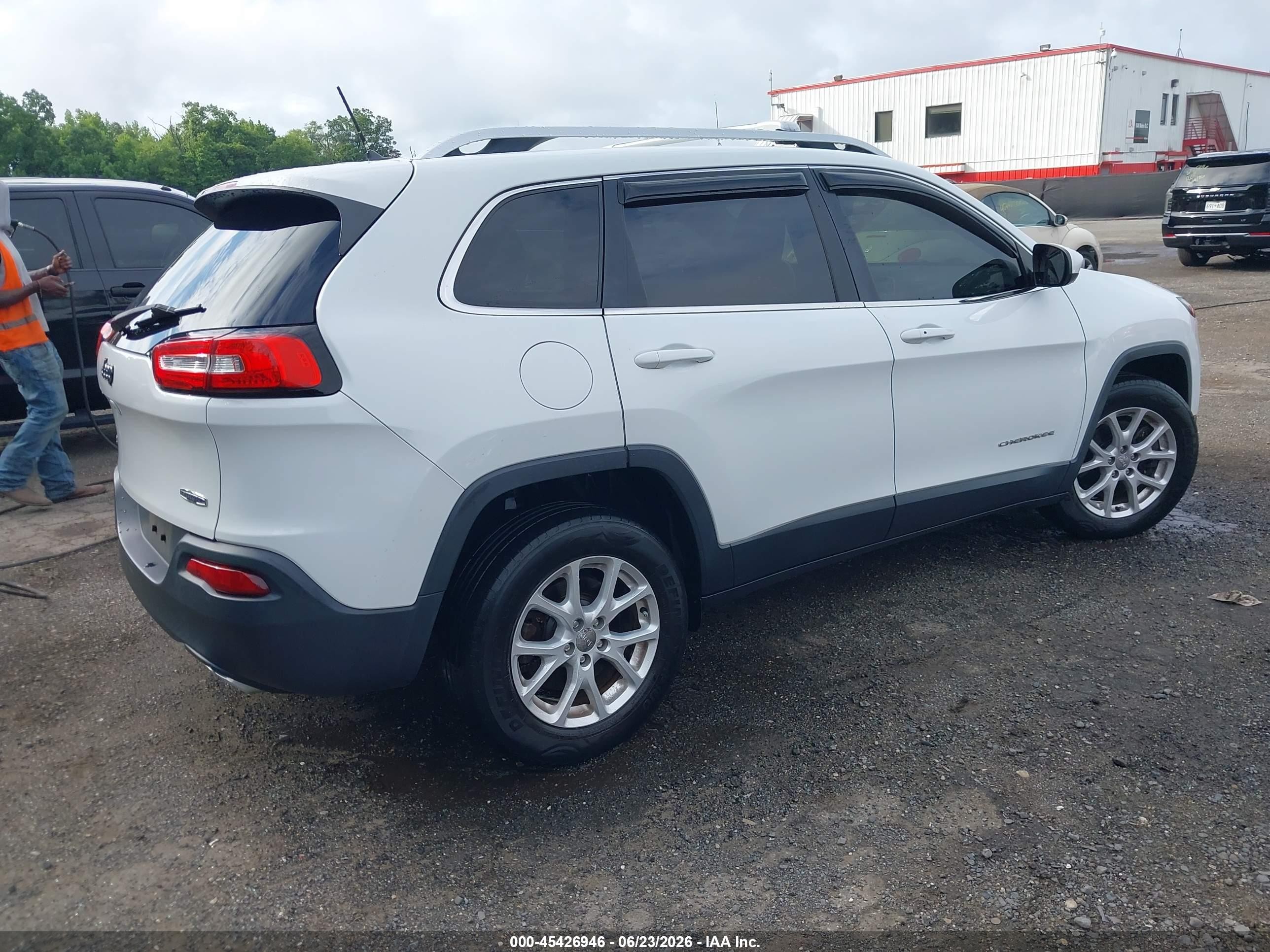 2015 Jeep Cherokee Latitude White vin: 1C4PJMCS4FW709407