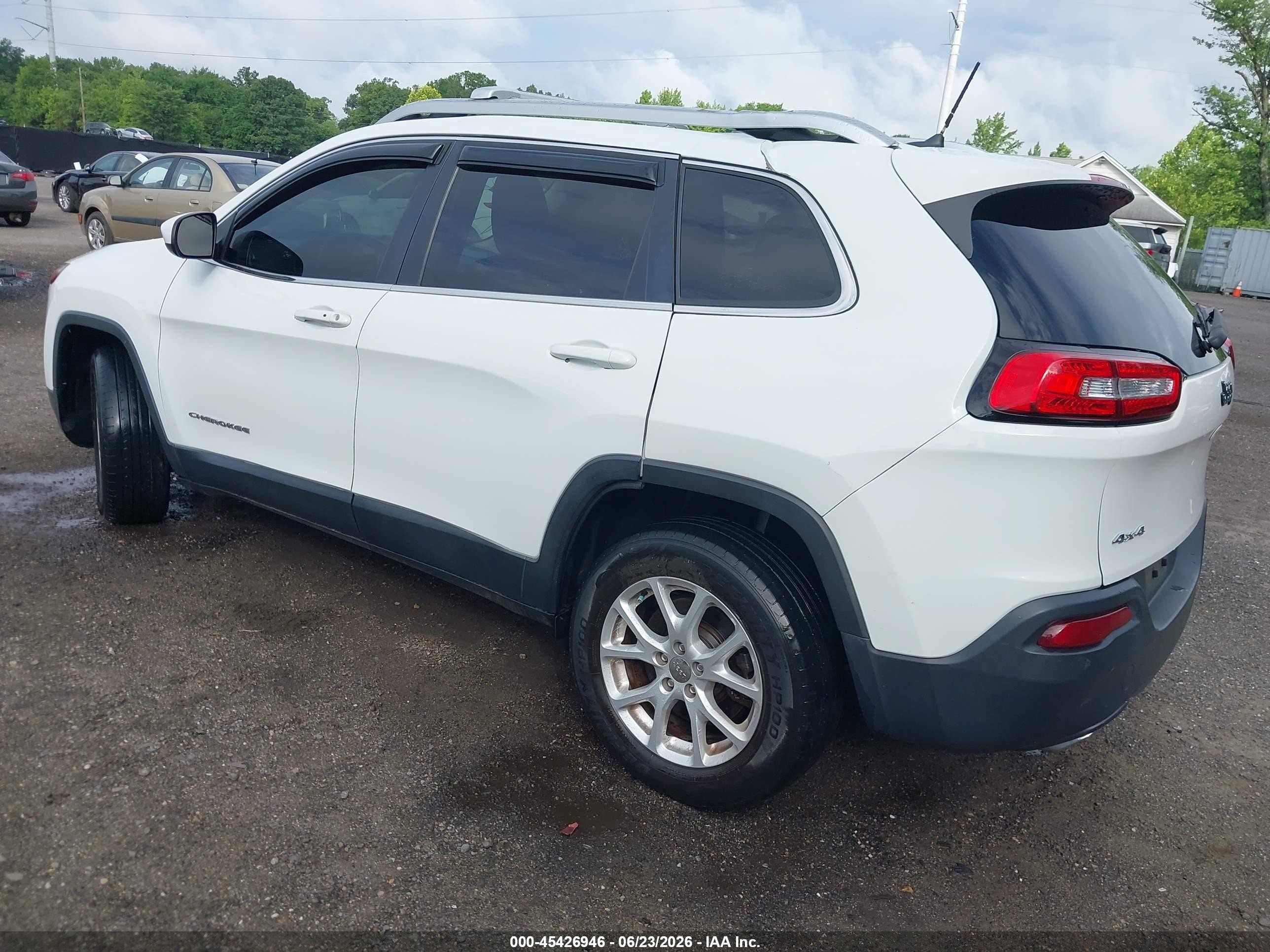 2015 Jeep Cherokee Latitude White vin: 1C4PJMCS4FW709407