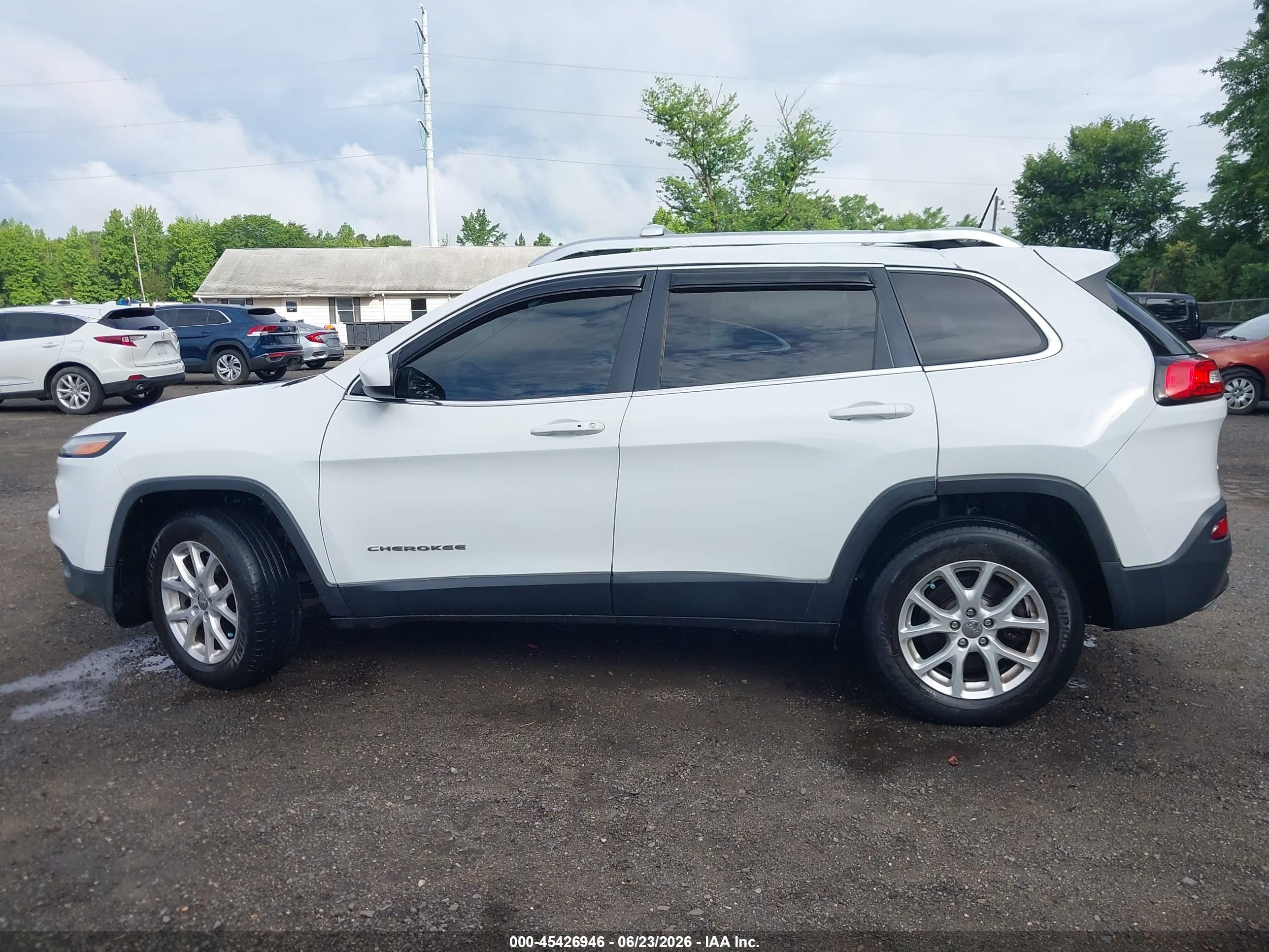 2015 Jeep Cherokee Latitude White vin: 1C4PJMCS4FW709407