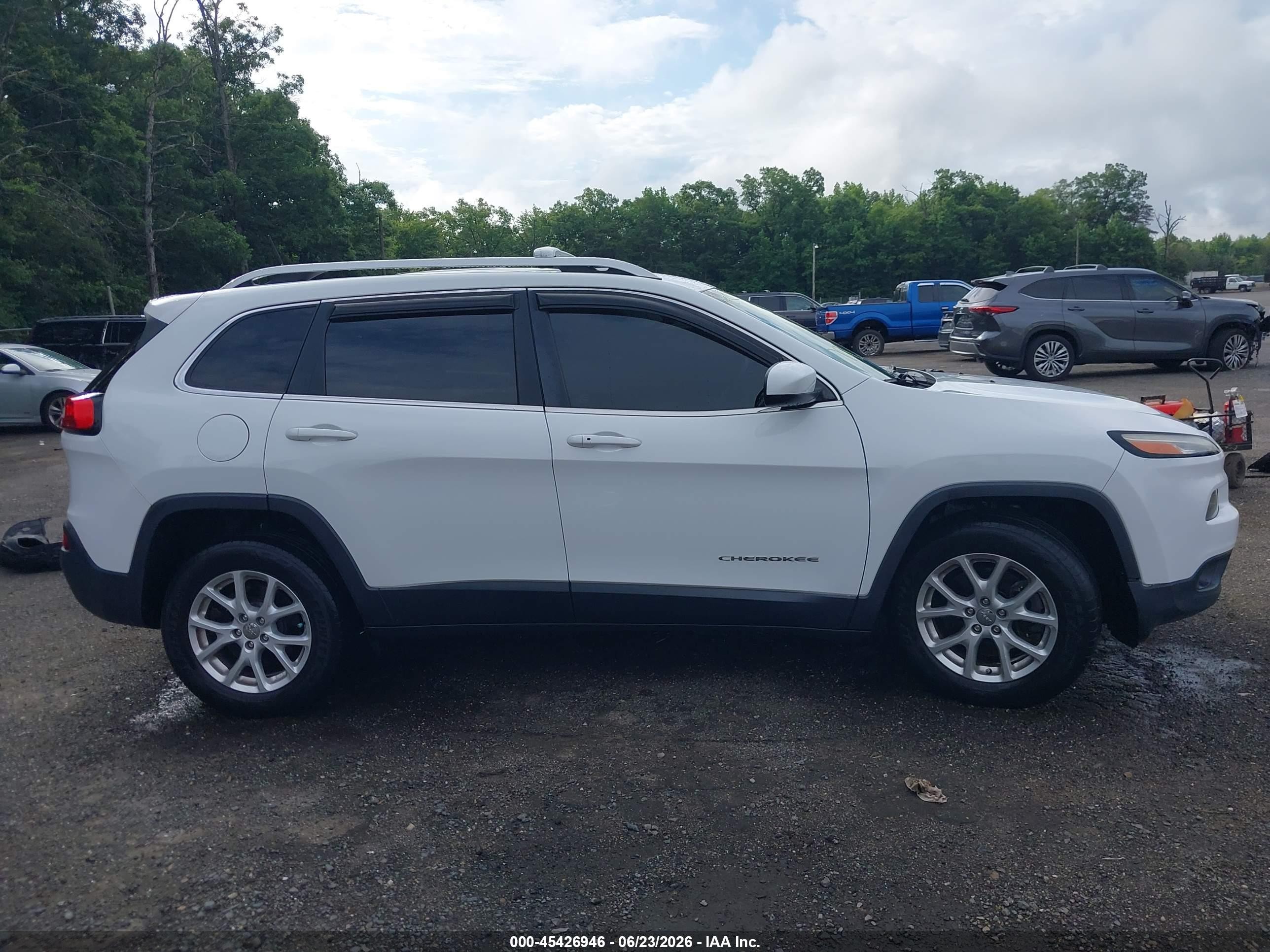 2015 Jeep Cherokee Latitude White vin: 1C4PJMCS4FW709407