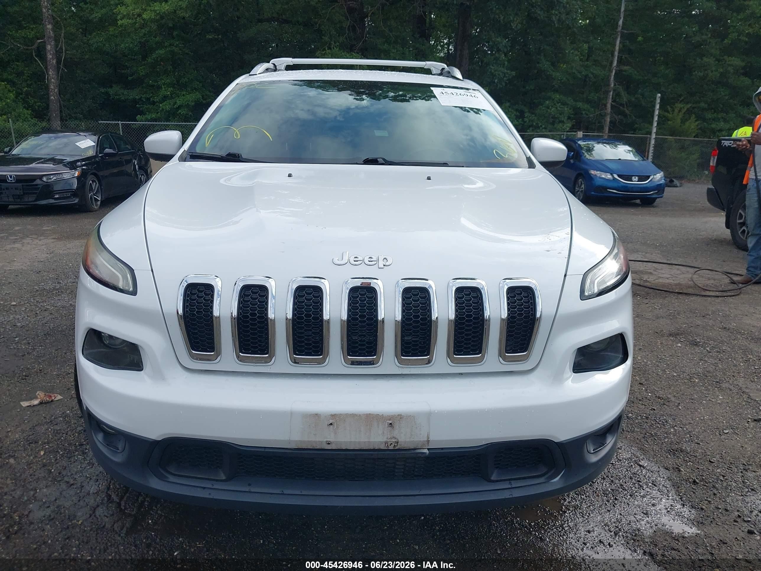 2015 Jeep Cherokee Latitude White vin: 1C4PJMCS4FW709407
