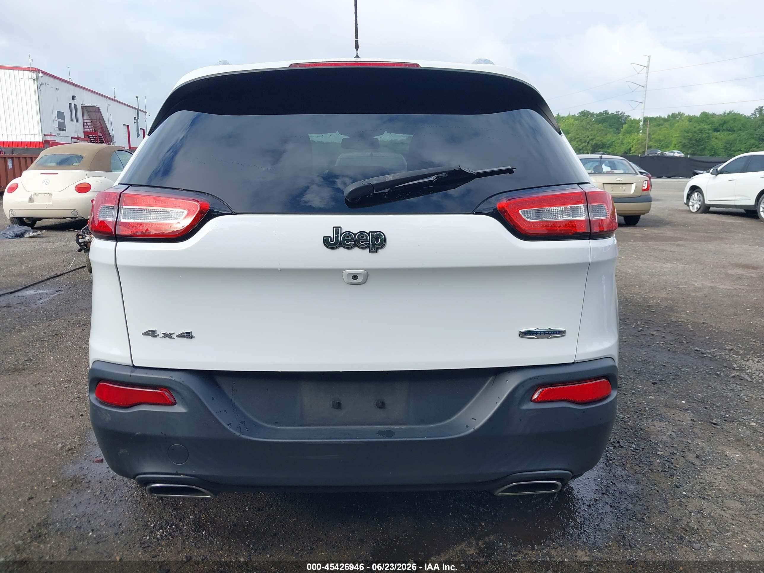 2015 Jeep Cherokee Latitude White vin: 1C4PJMCS4FW709407