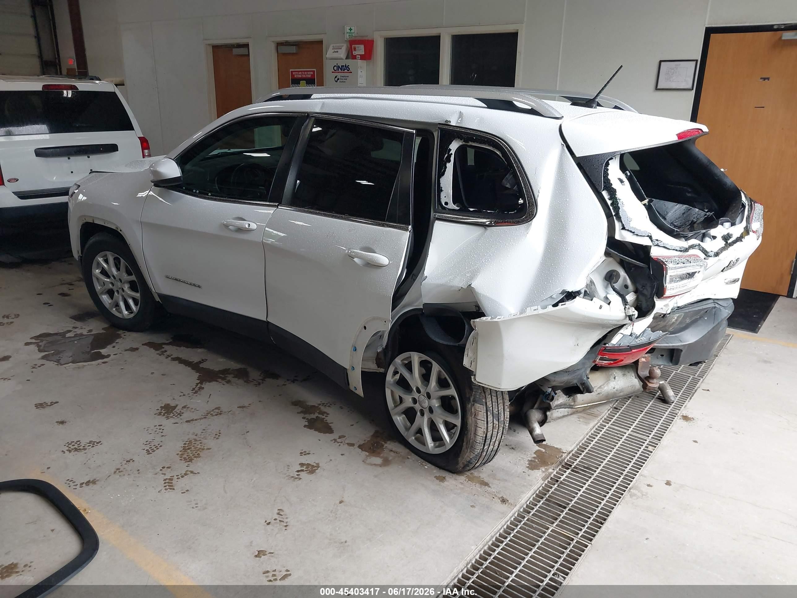 2015 Jeep Cherokee Latitude Белый vin: 1C4PJMCS4FW740110