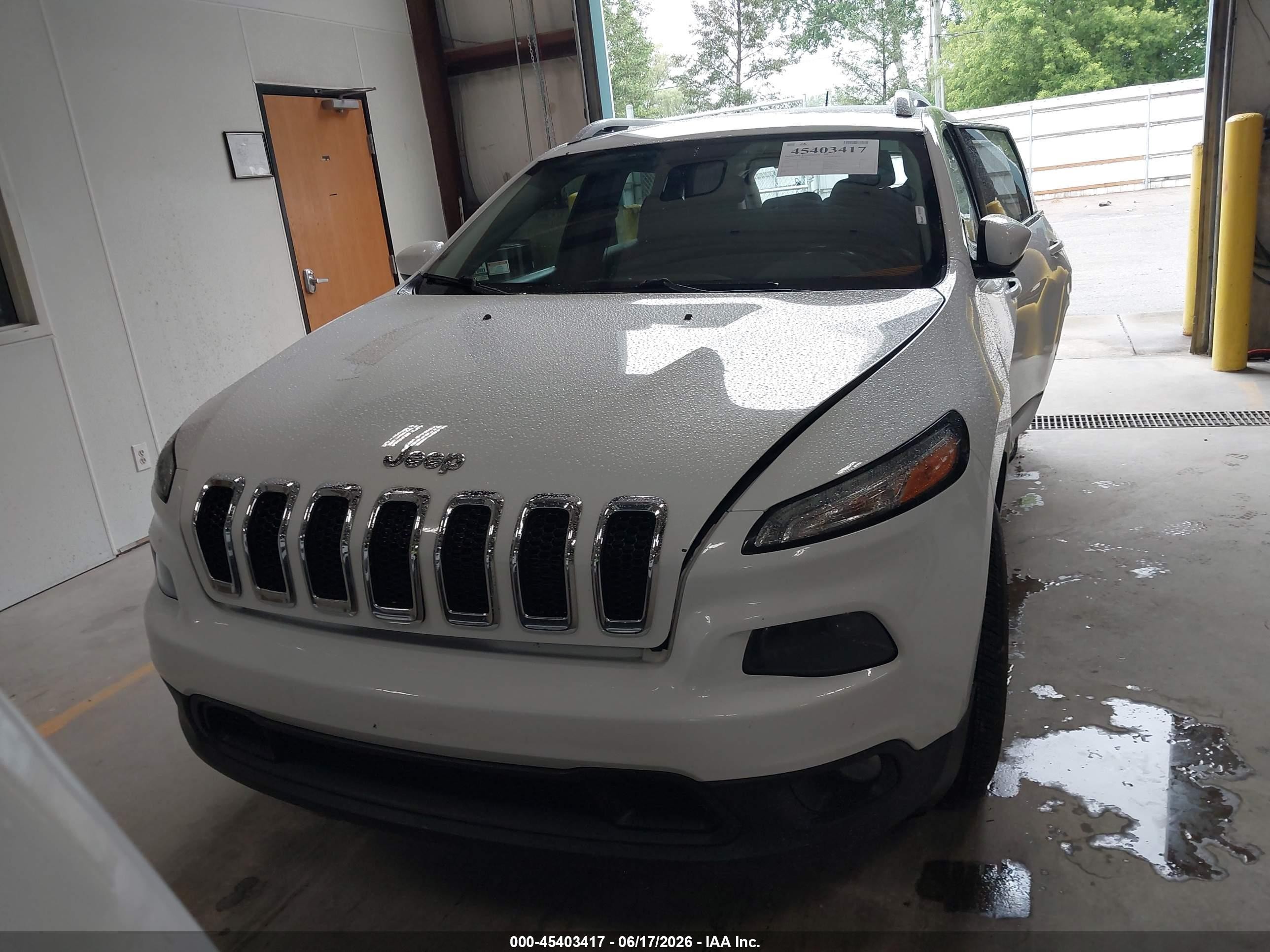 2015 Jeep Cherokee Latitude Белый vin: 1C4PJMCS4FW740110