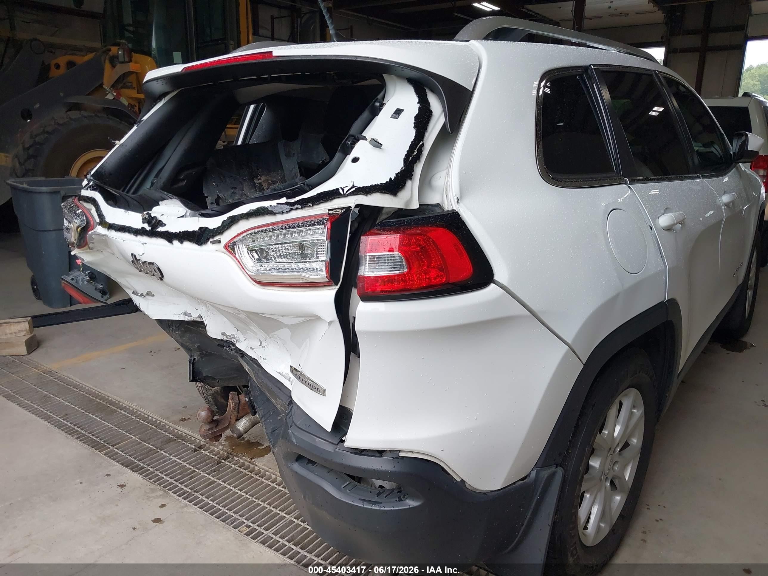 2015 Jeep Cherokee Latitude Белый vin: 1C4PJMCS4FW740110