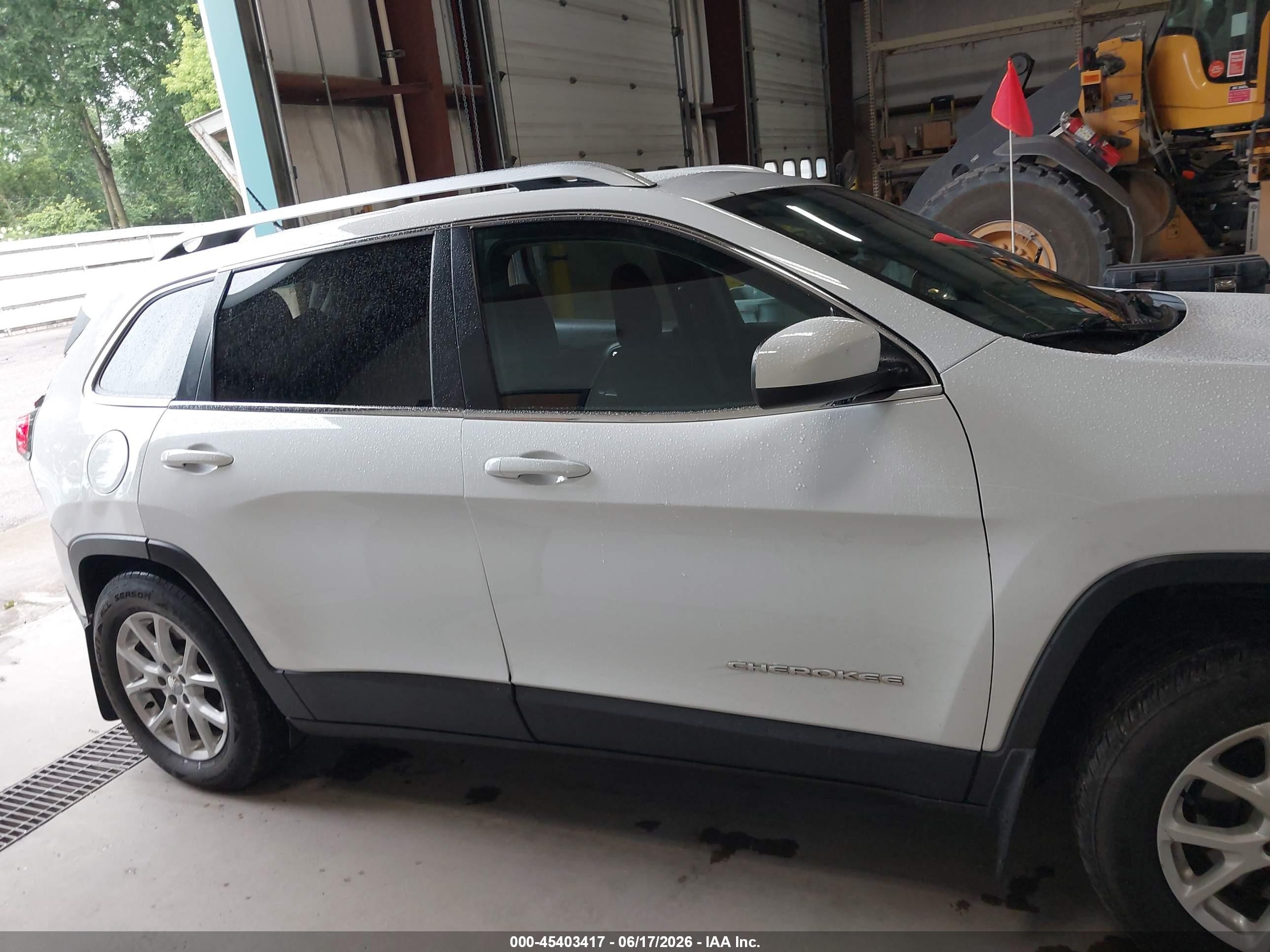 2015 Jeep Cherokee Latitude Белый vin: 1C4PJMCS4FW740110