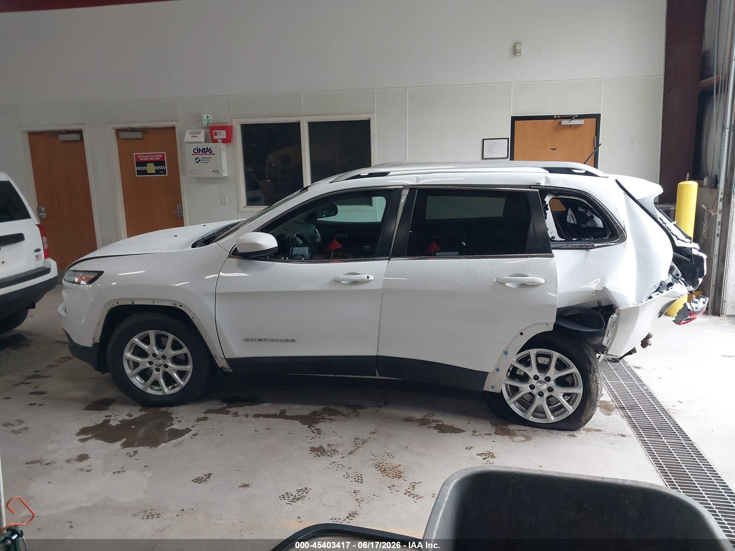 2015 Jeep Cherokee Latitude Белый vin: 1C4PJMCS4FW740110