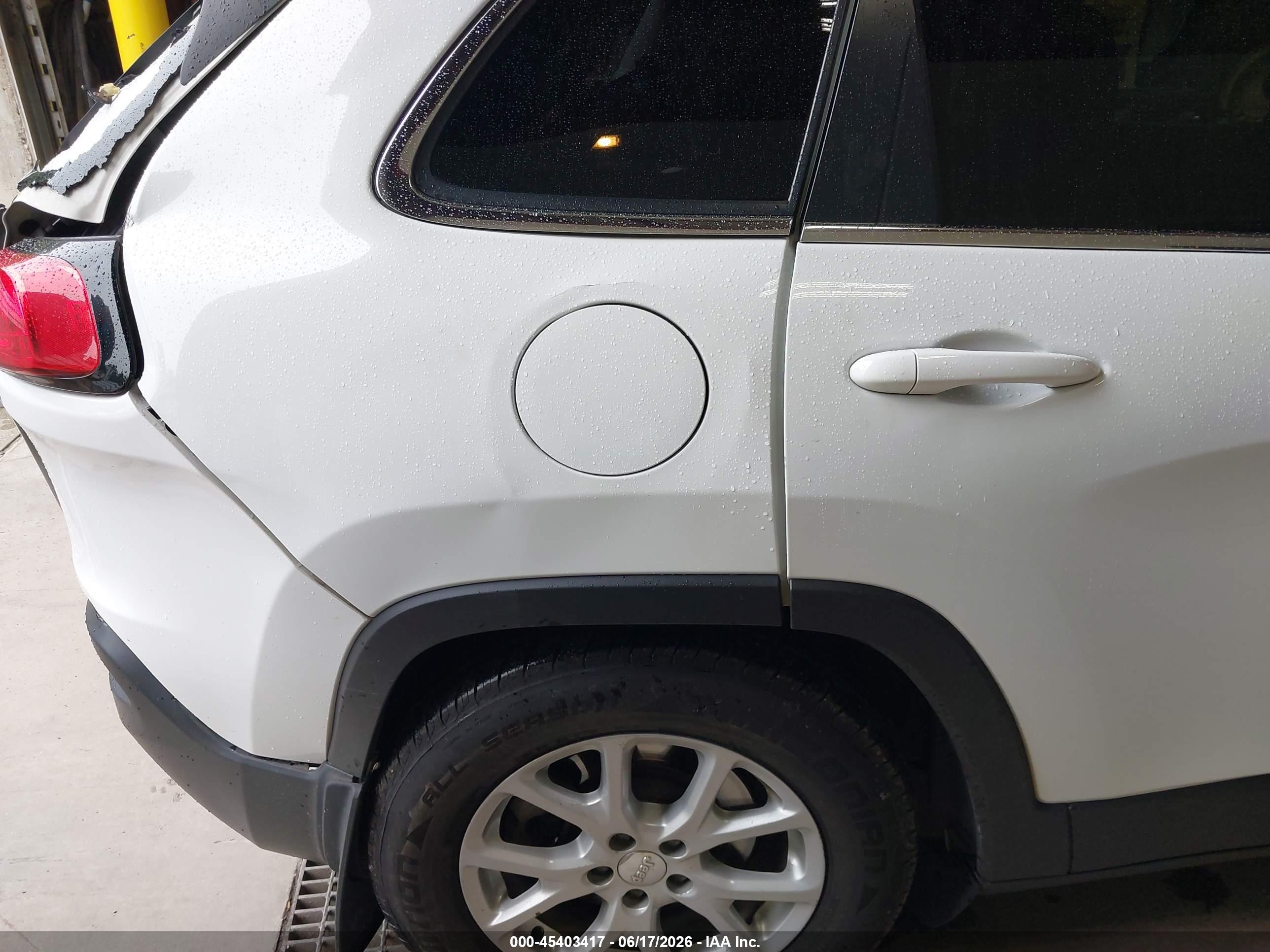 2015 Jeep Cherokee Latitude Белый vin: 1C4PJMCS4FW740110