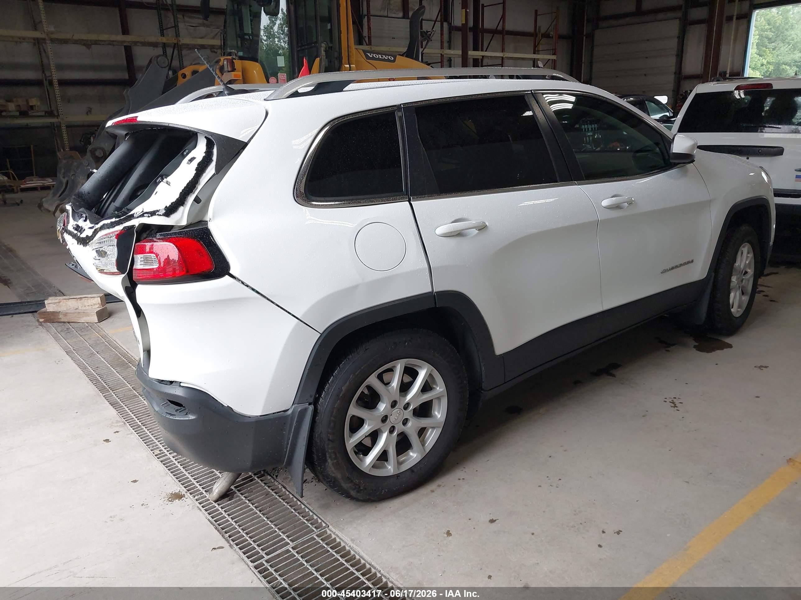 2015 Jeep Cherokee Latitude Белый vin: 1C4PJMCS4FW740110
