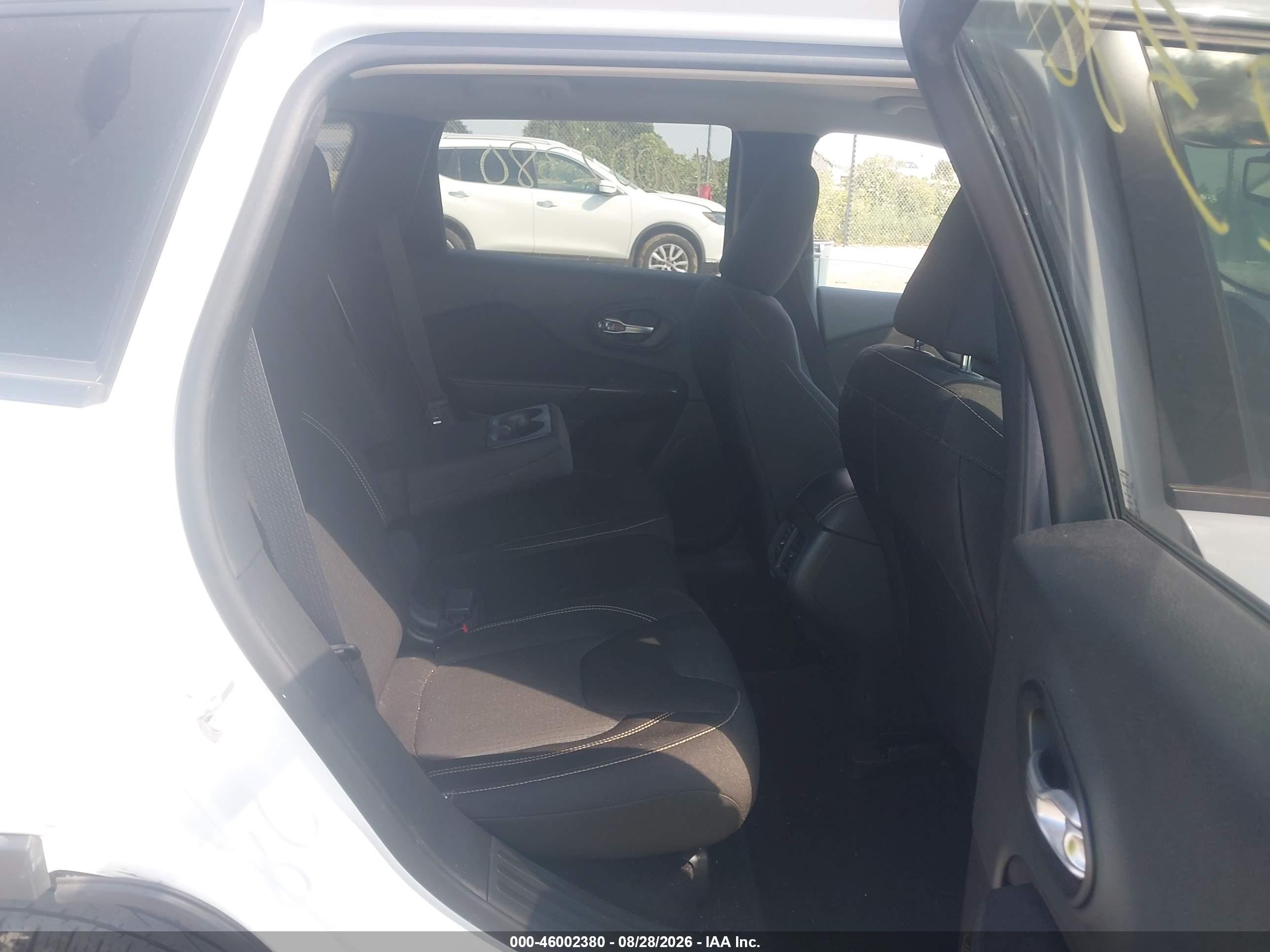2015 Jeep Cherokee Latitude Altitude White vin: 1C4PJMCS4FW756047