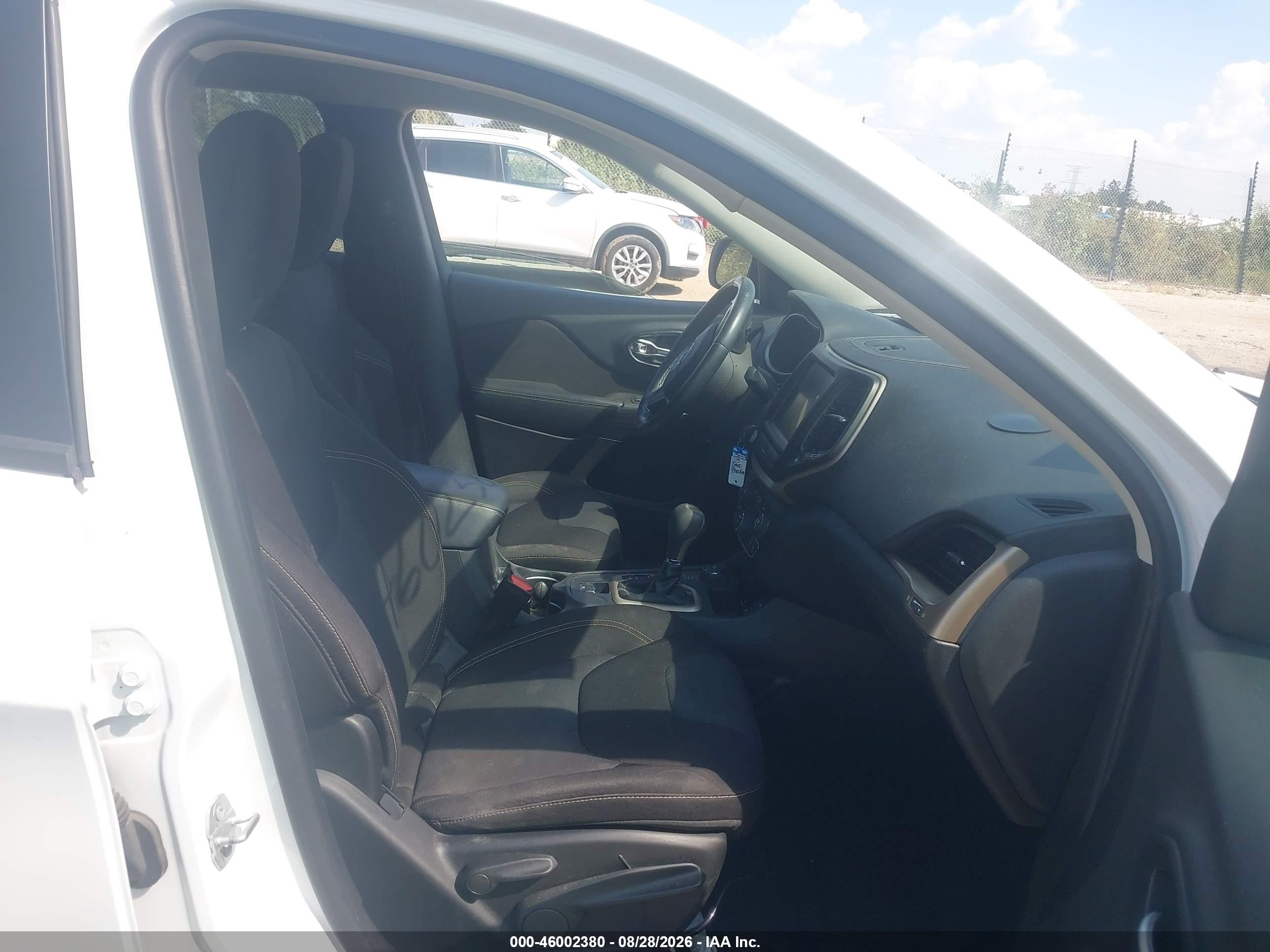2015 Jeep Cherokee Latitude Altitude White vin: 1C4PJMCS4FW756047