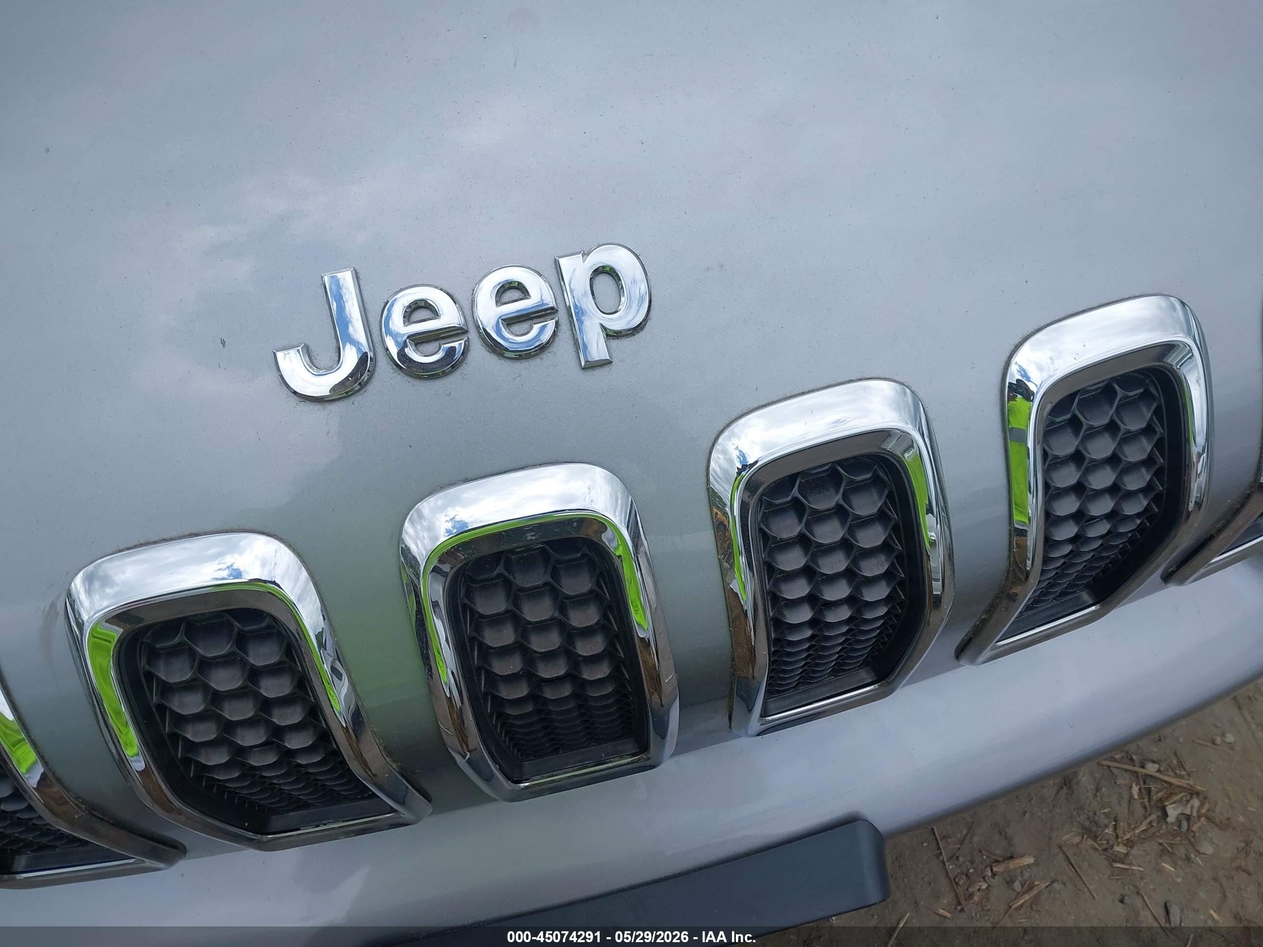 2015 Jeep Cherokee Latitude Silver vin: 1C4PJMCS4FW788707