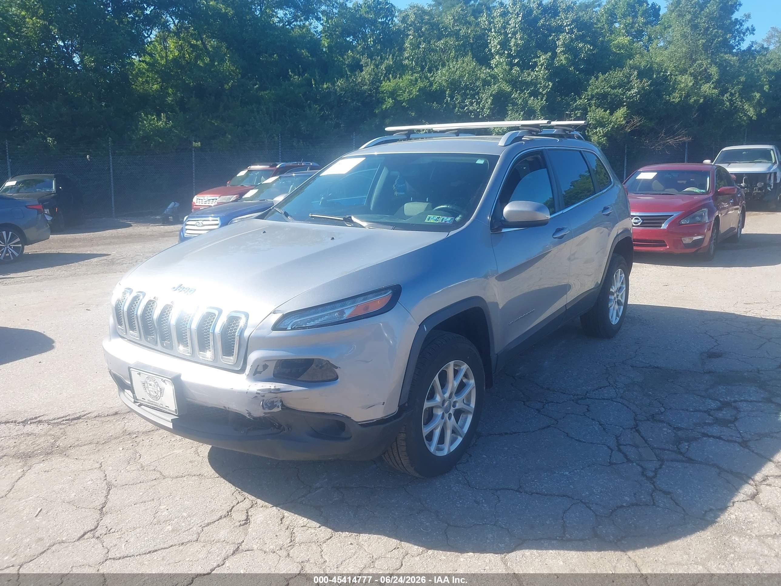 2014 Jeep Cherokee Latitude Серебряный vin: 1C4PJMCS5EW108571