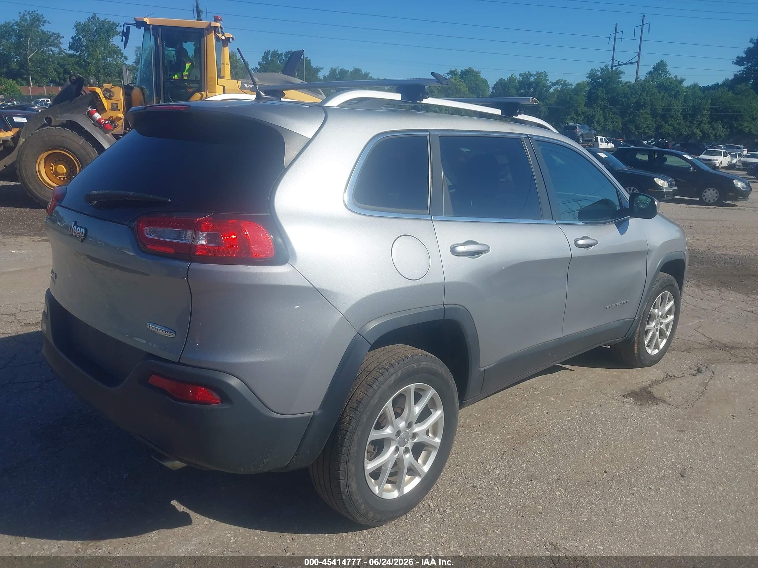 2014 Jeep Cherokee Latitude Серебряный vin: 1C4PJMCS5EW108571